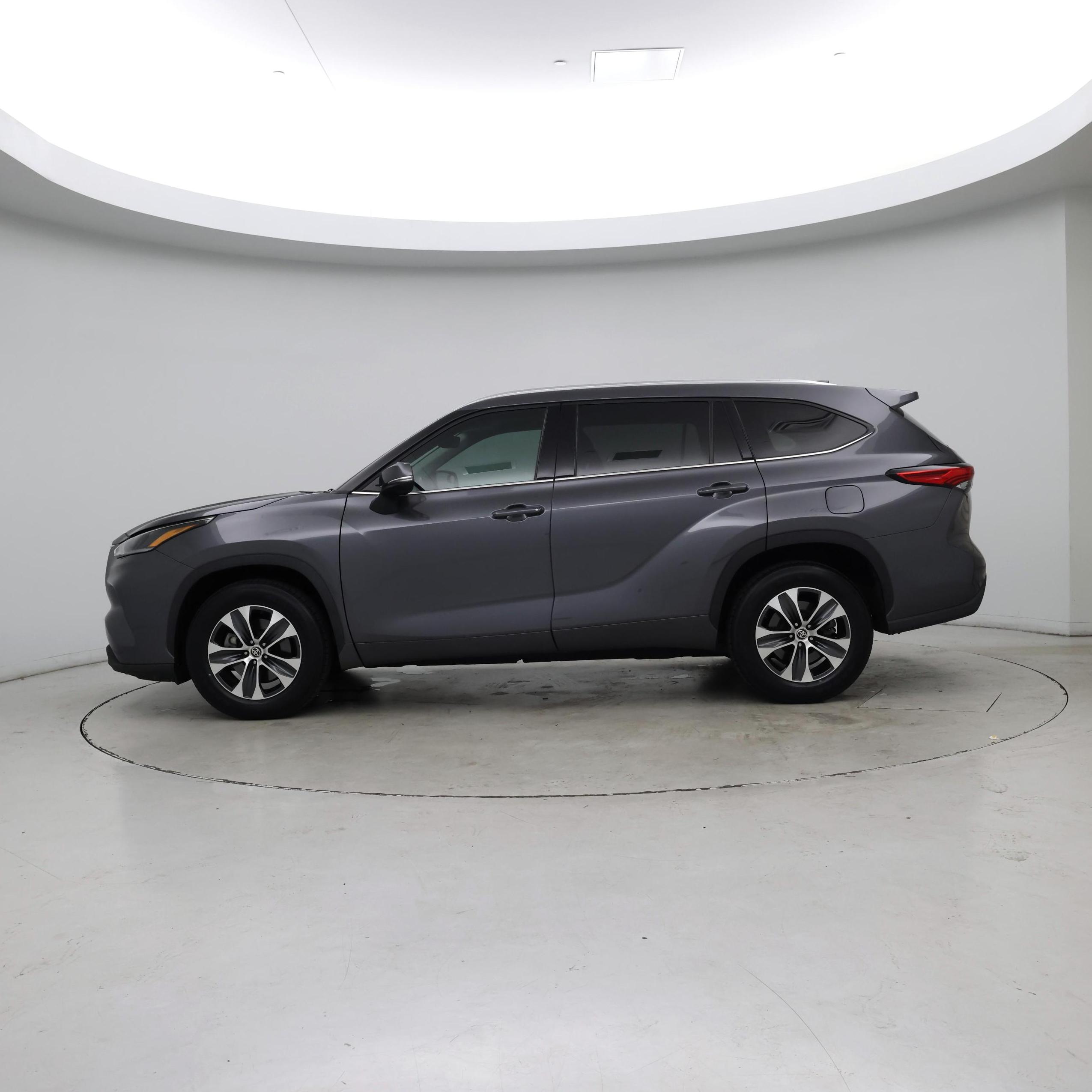 Thumbnail: 2021 Toyota Highlander - 3