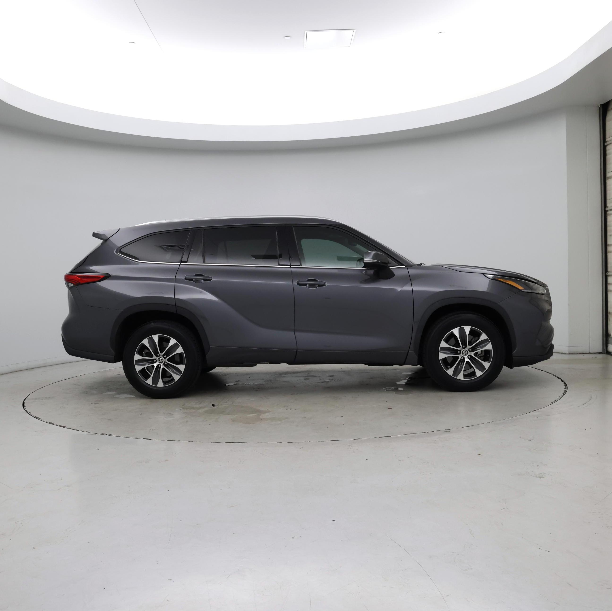 Thumbnail: 2021 Toyota Highlander - 7