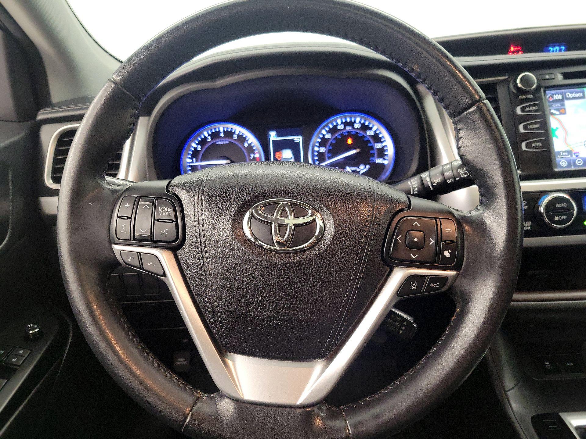 Thumbnail: 2018 Toyota Highlander - 10