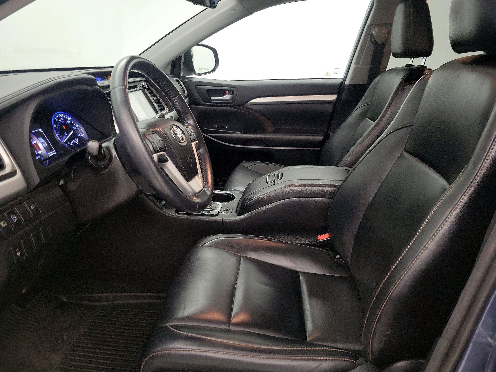 Thumbnail: 2018 Toyota Highlander - 11