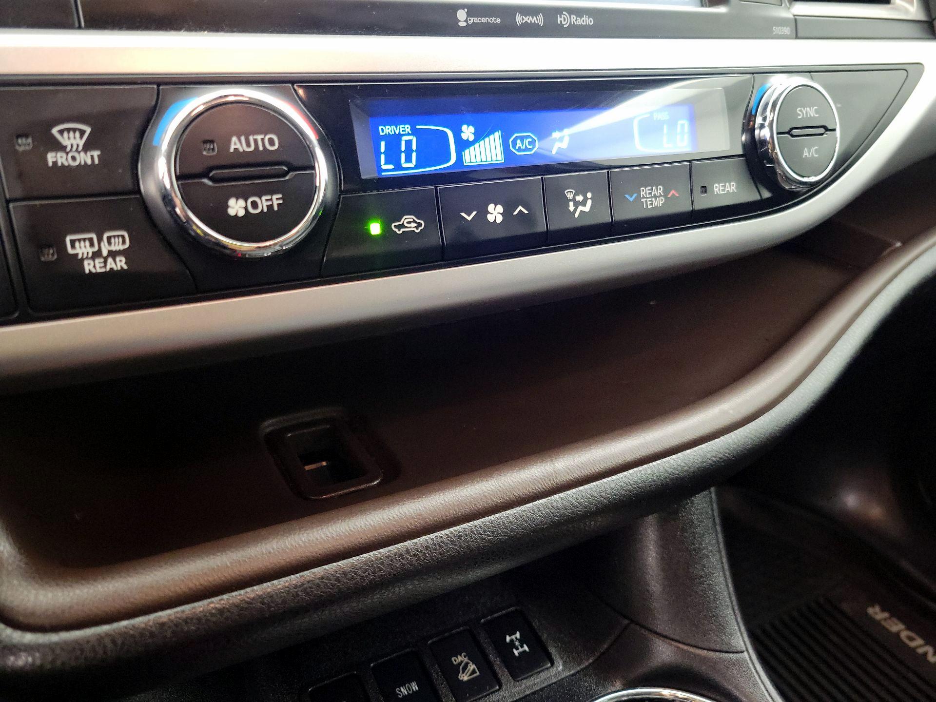 Thumbnail: 2018 Toyota Highlander - 17