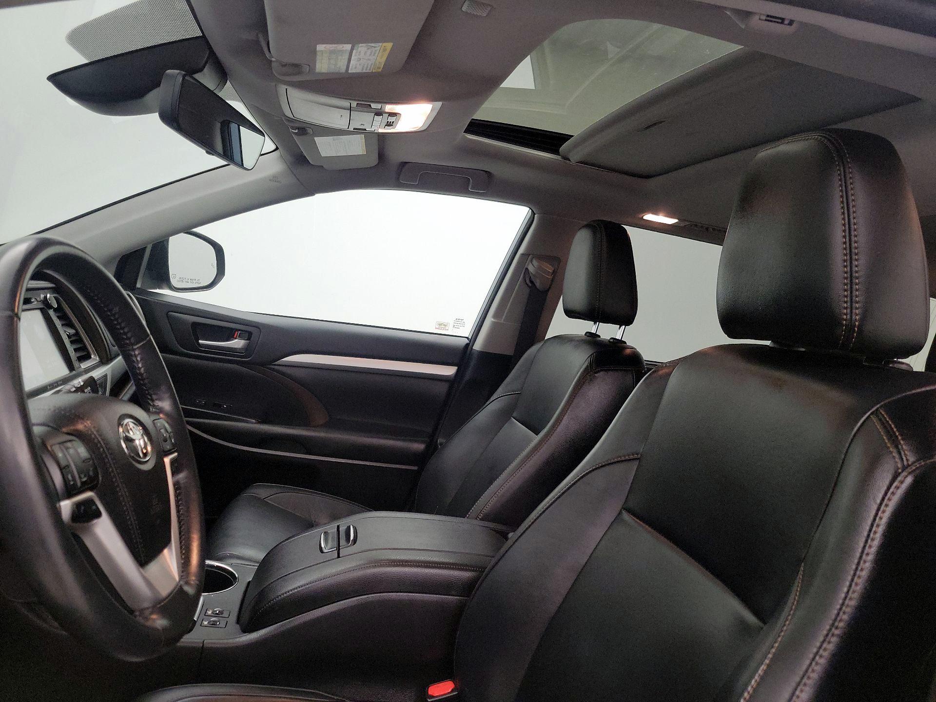 Thumbnail: 2018 Toyota Highlander - 20
