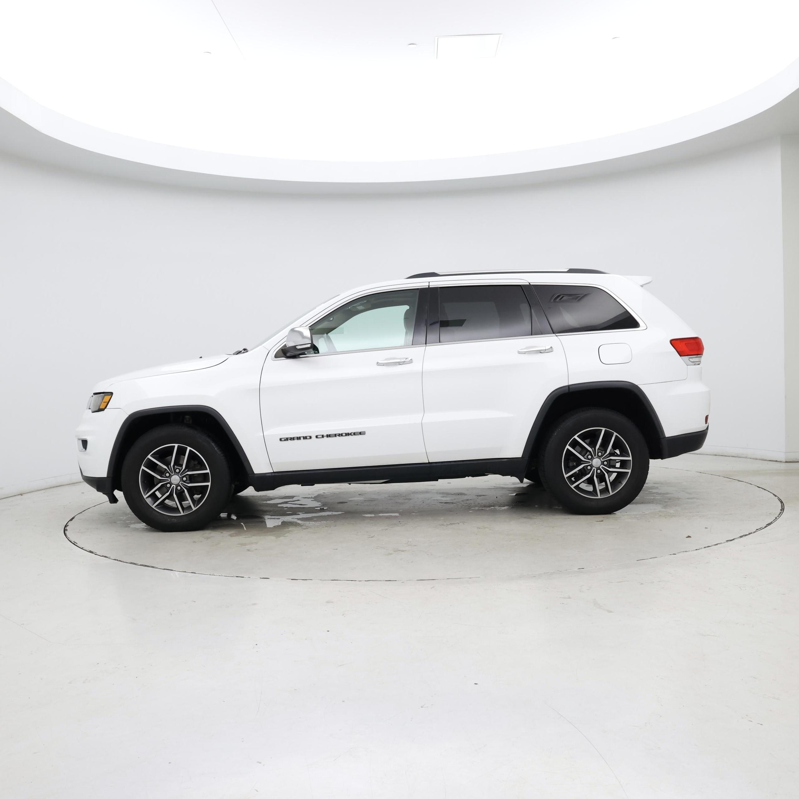 Thumbnail: 2017 Jeep Grand Cherokee - 3