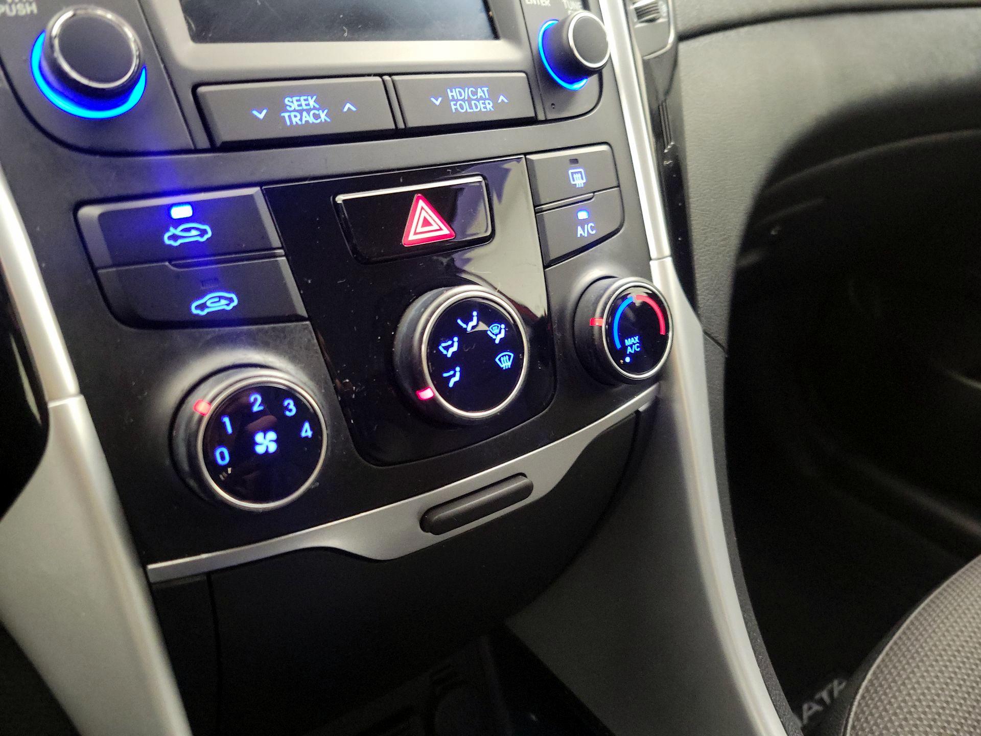 Thumbnail: 2014 Hyundai Sonata - 16