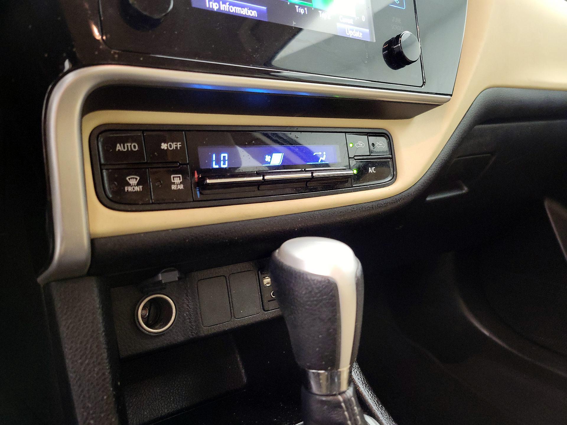 Thumbnail: 2019 Toyota Corolla - 16