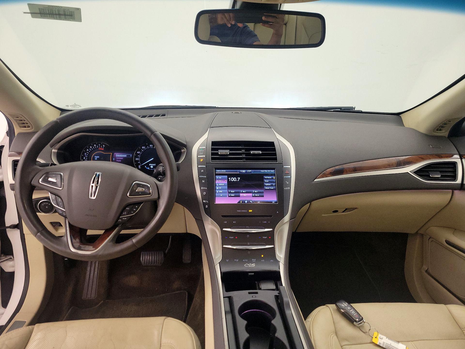 Thumbnail: 2015 Lincoln MKZ - 9