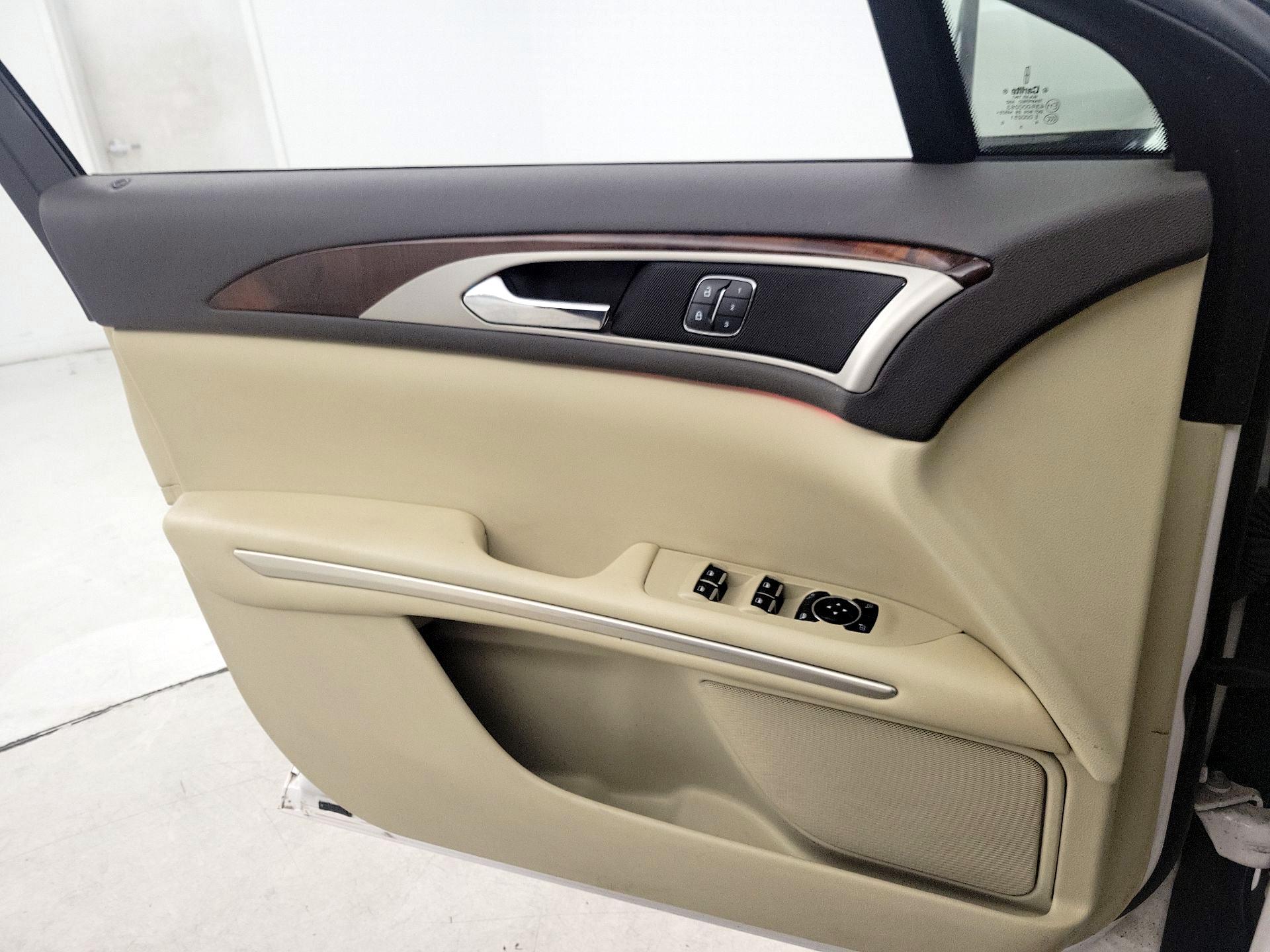 Thumbnail: 2015 Lincoln MKZ - 12