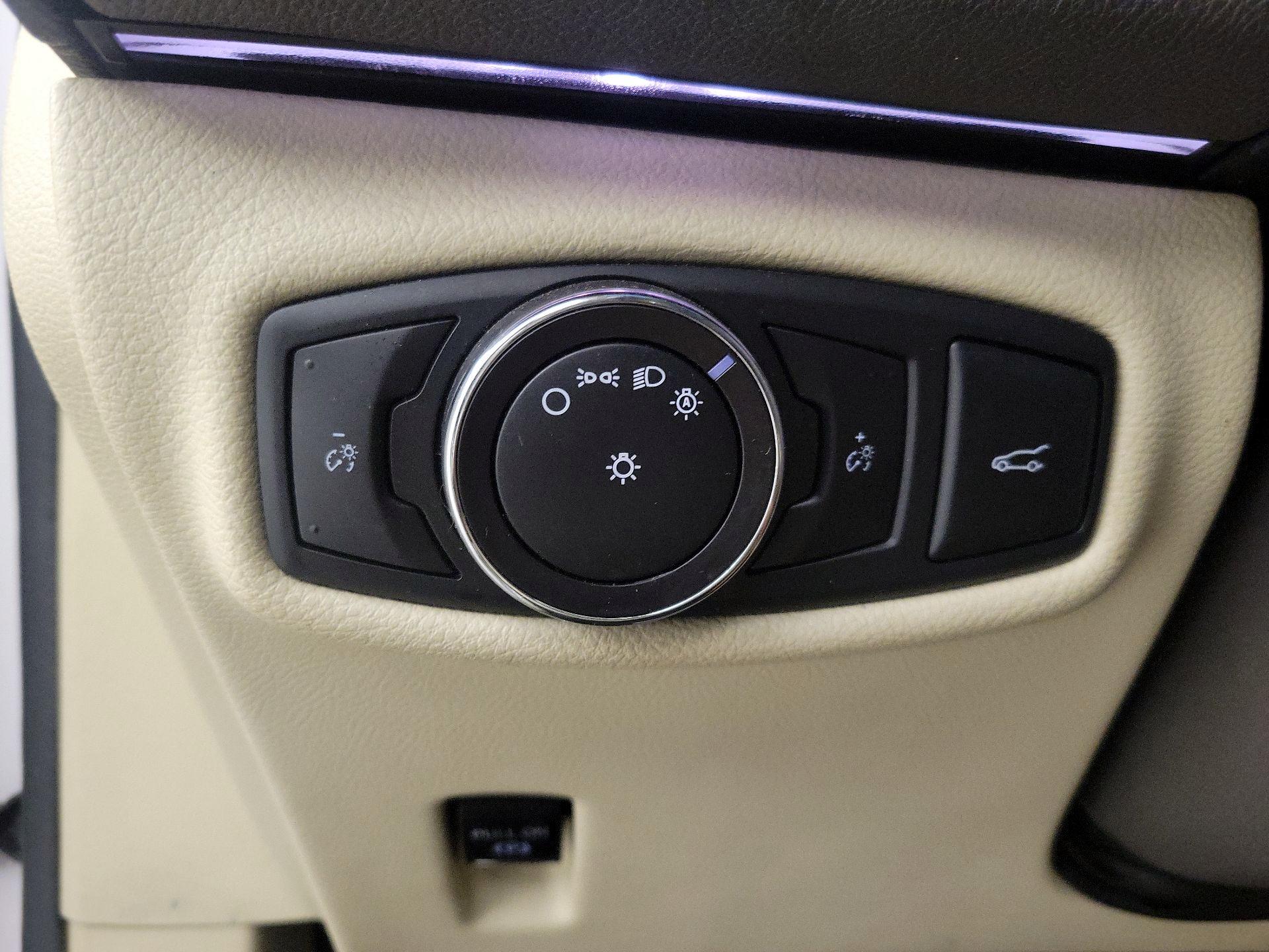Thumbnail: 2015 Lincoln MKZ - 13