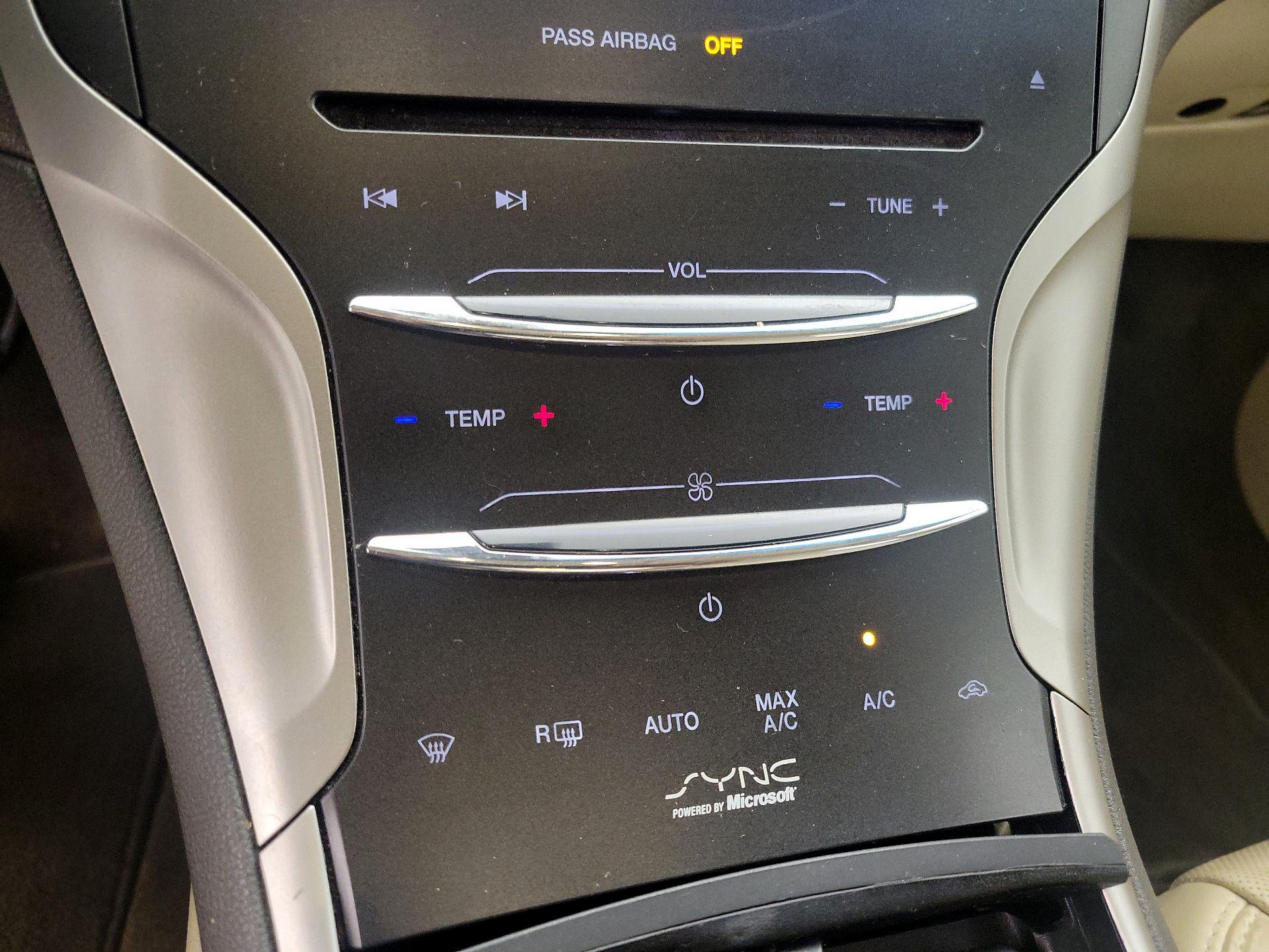 Thumbnail: 2015 Lincoln MKZ - 16