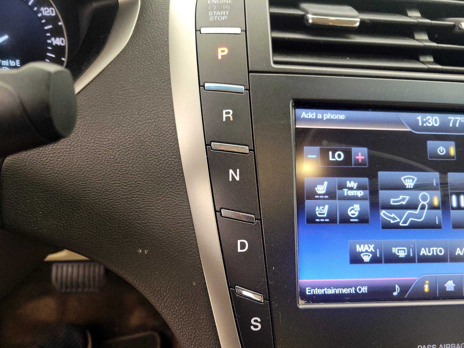 Thumbnail: 2015 Lincoln MKZ - 17