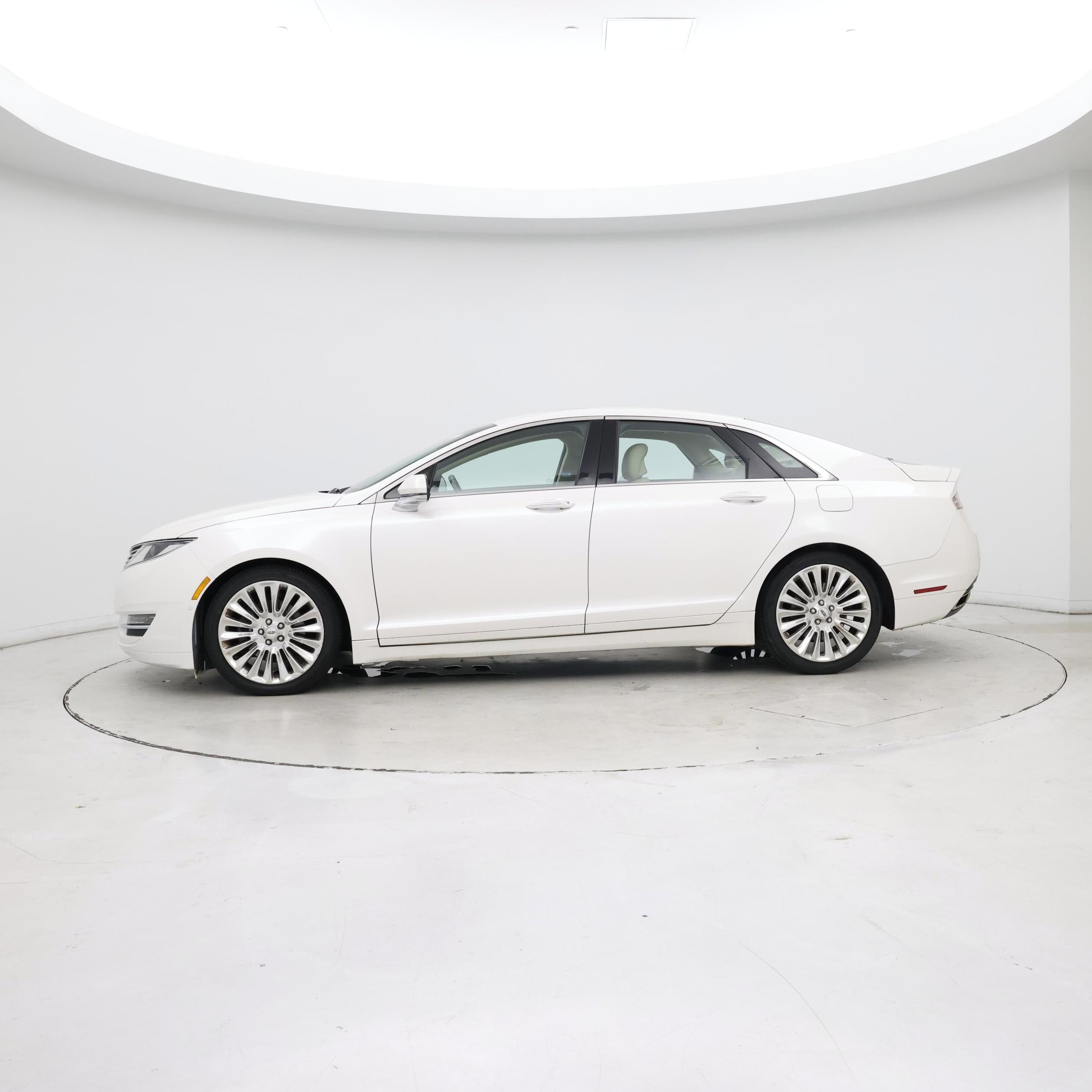 Thumbnail: 2015 Lincoln MKZ - 3