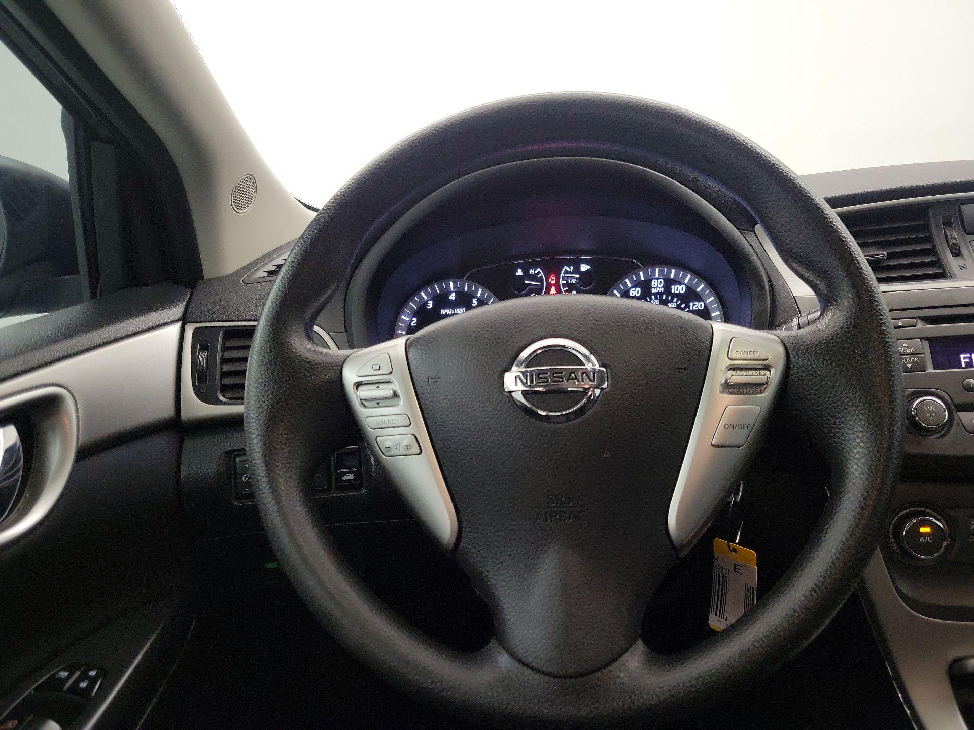 Thumbnail: 2014 Nissan Sentra - 10