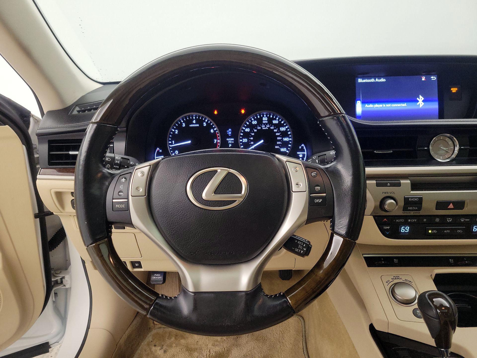 Thumbnail: 2015 Lexus ES - 10