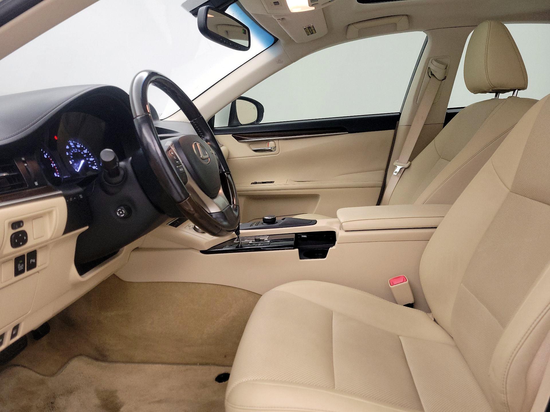Thumbnail: 2015 Lexus ES - 11