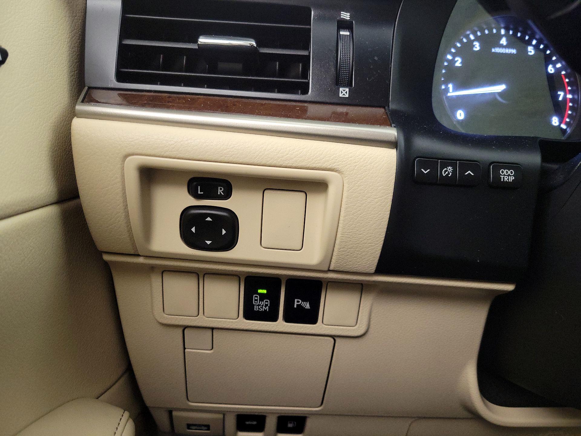 Thumbnail: 2015 Lexus ES - 13