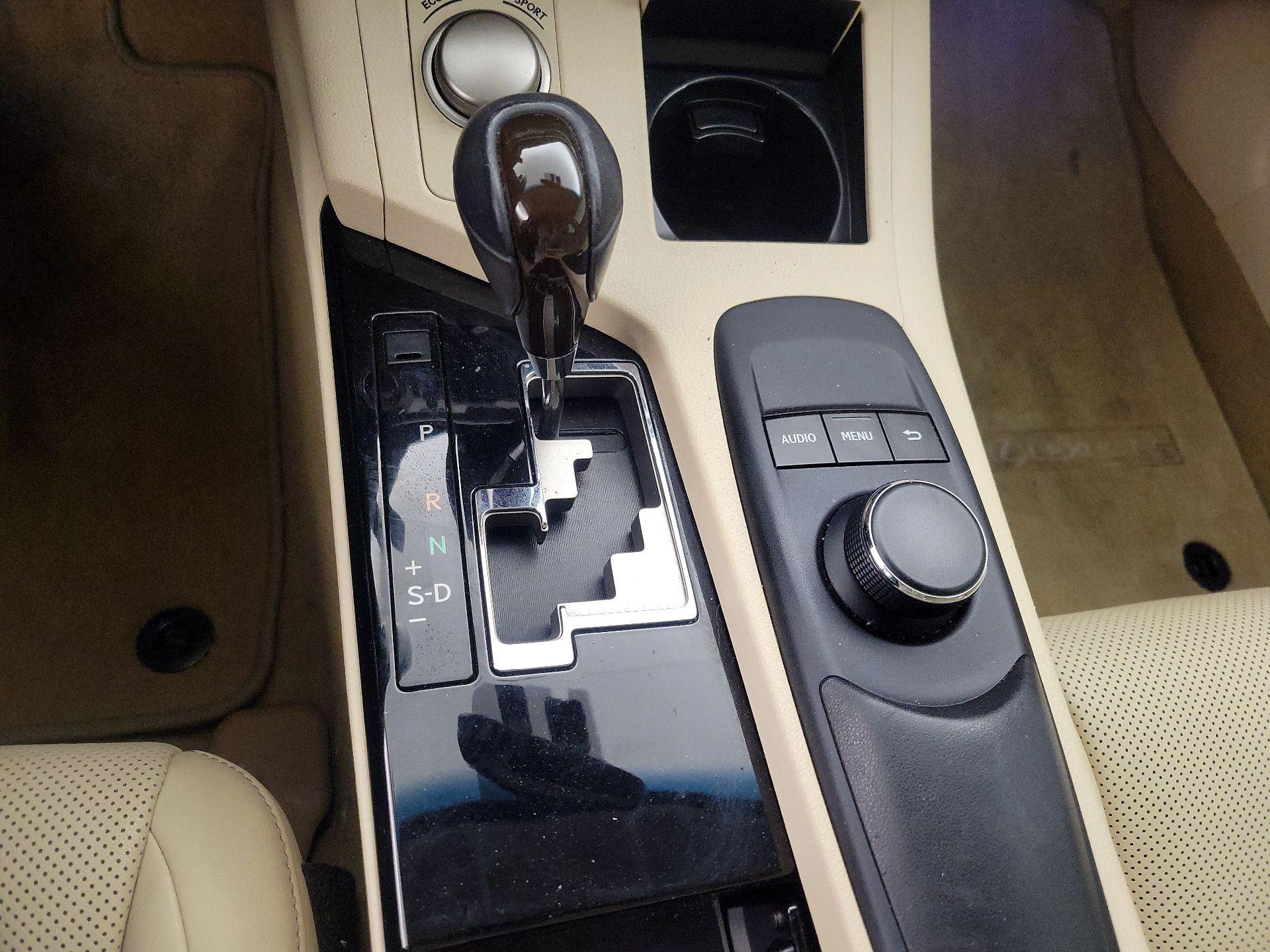Thumbnail: 2015 Lexus ES - 17