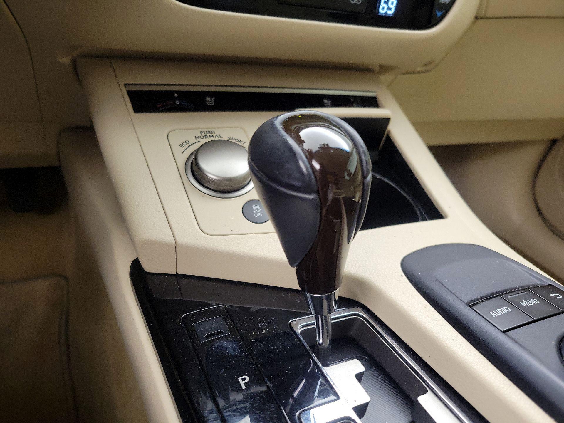 Thumbnail: 2015 Lexus ES - 18