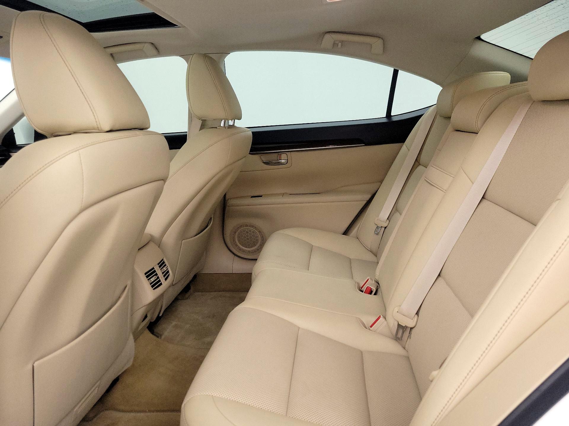 Thumbnail: 2015 Lexus ES - 20