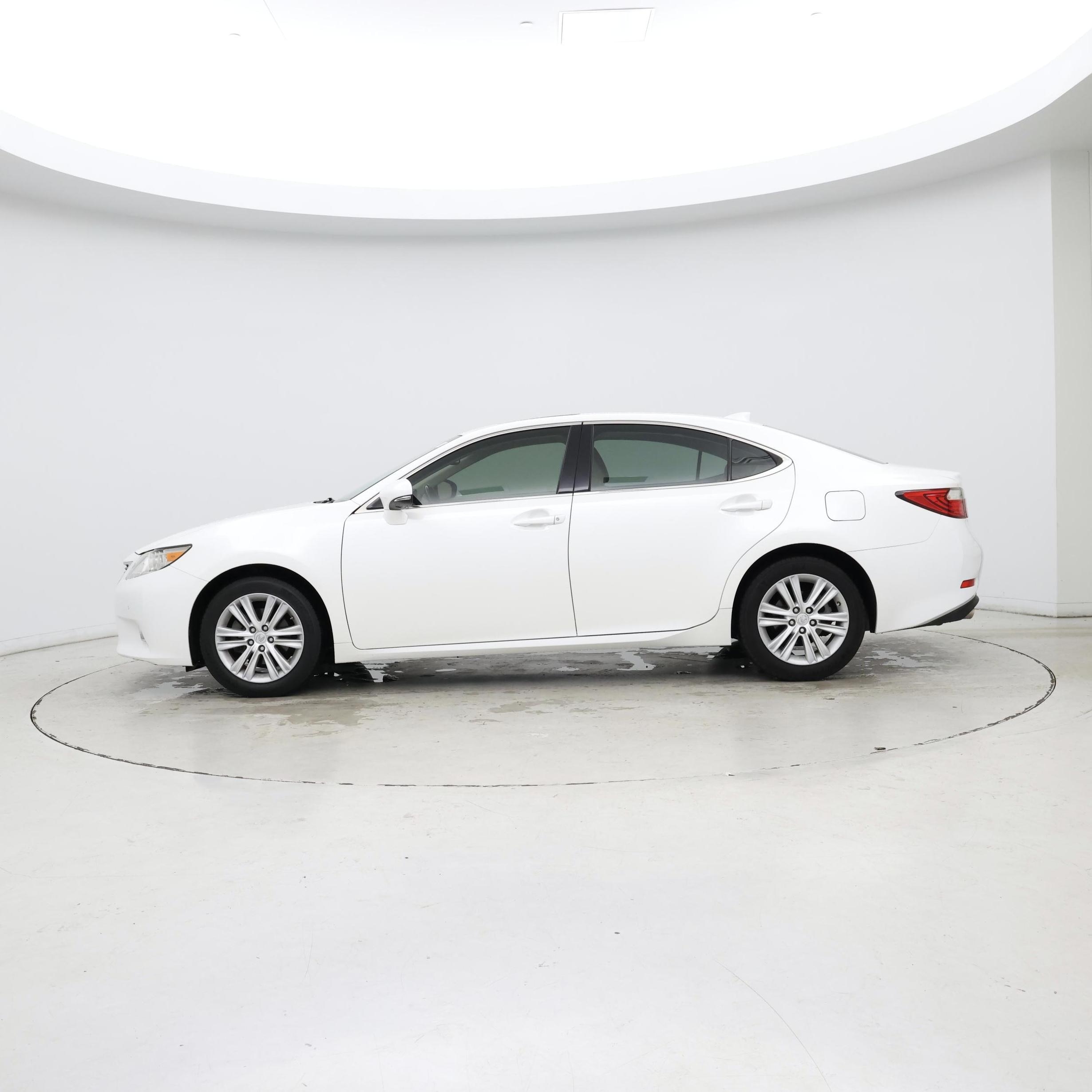 Thumbnail: 2015 Lexus ES - 3