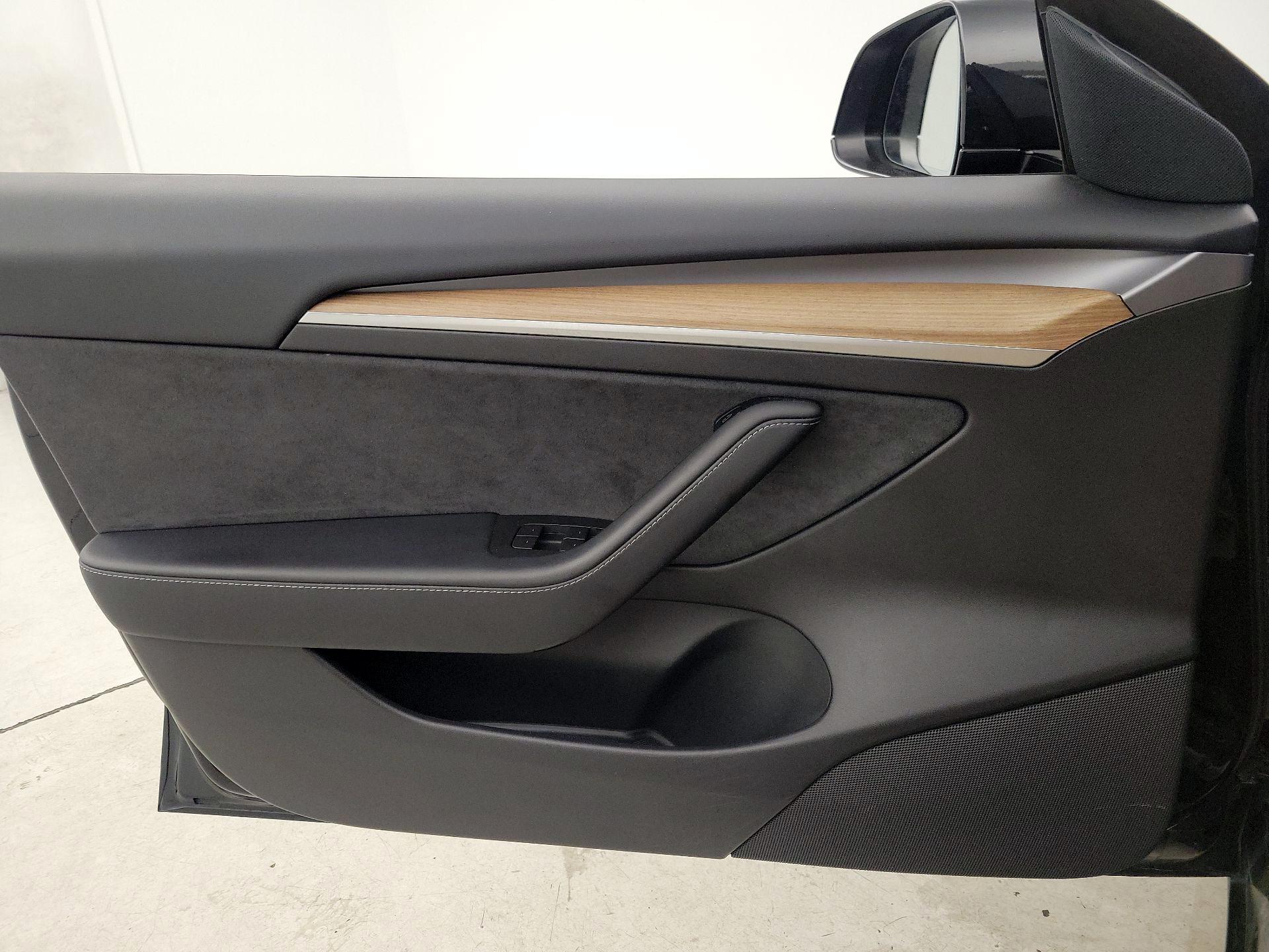 Thumbnail: 2021 Tesla Model 3 - 12