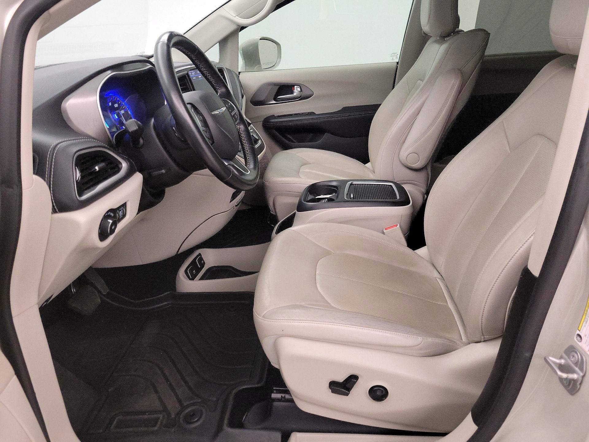 Thumbnail: 2021 Chrysler Pacifica - 11