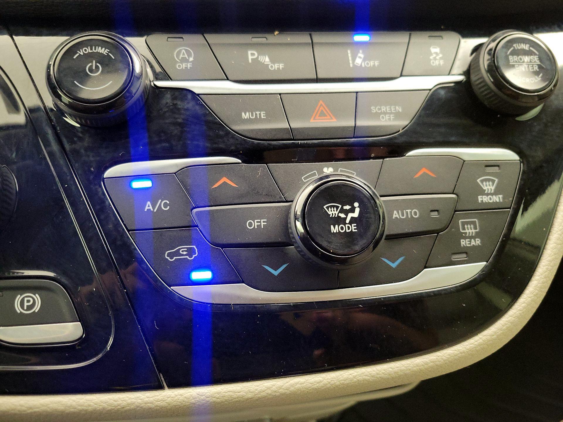 Thumbnail: 2021 Chrysler Pacifica - 16