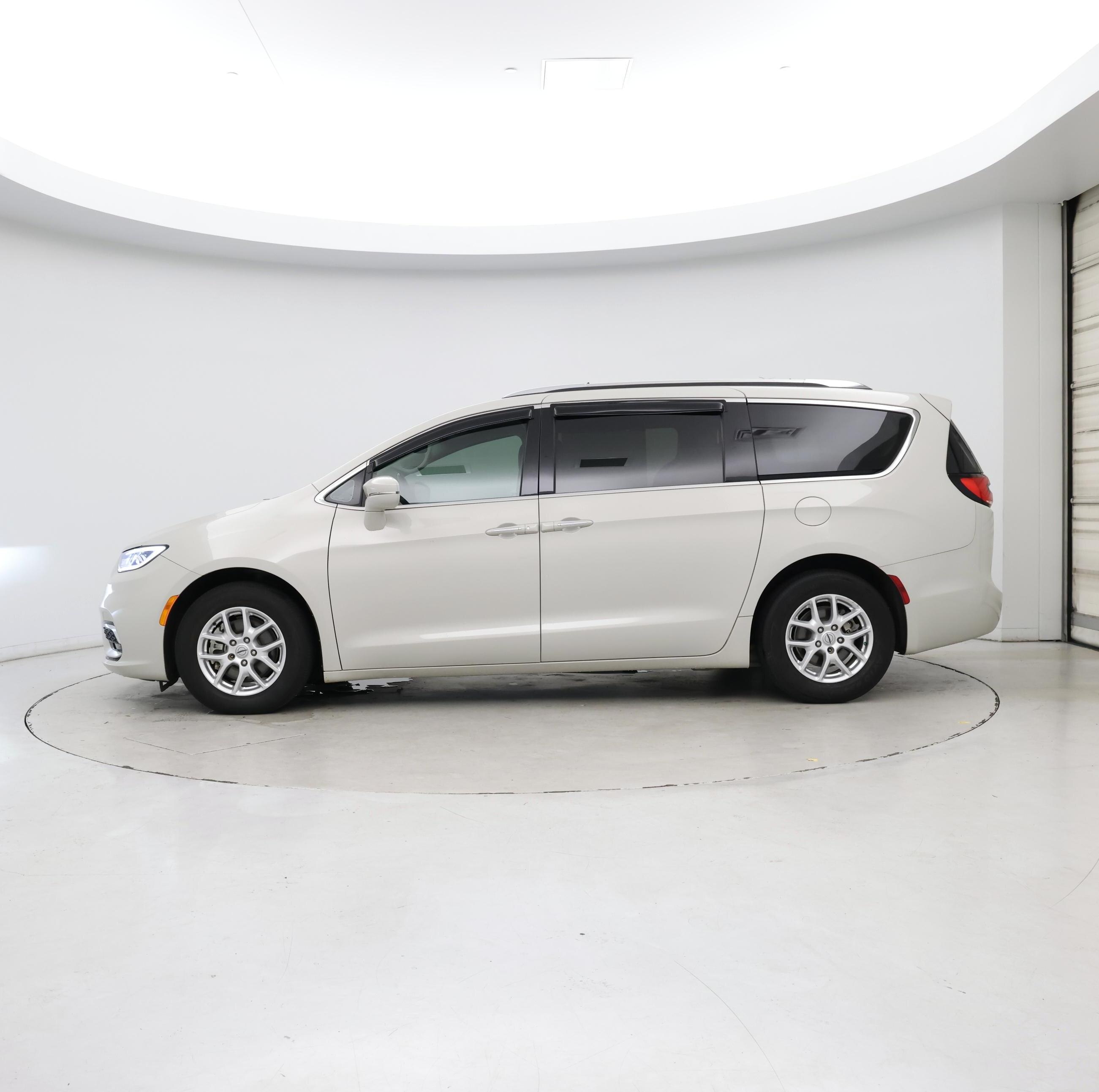Thumbnail: 2021 Chrysler Pacifica - 3