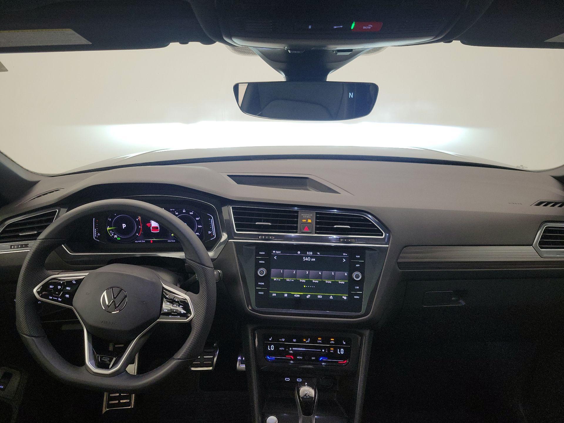 Thumbnail: 2022 Volkswagen Tiguan - 9