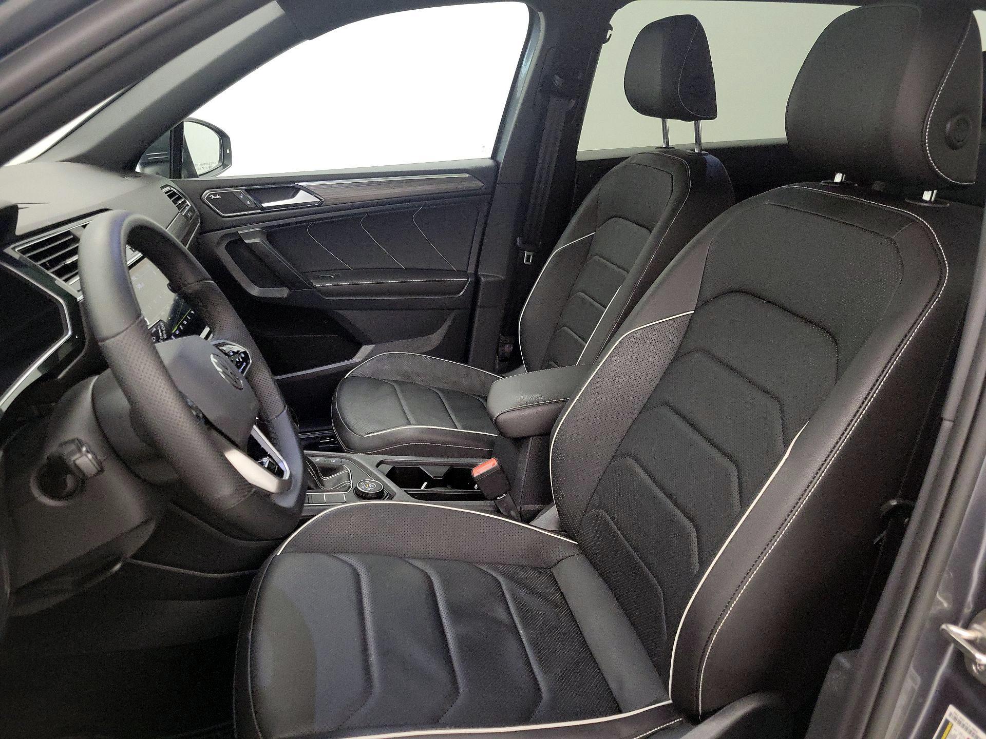 Thumbnail: 2022 Volkswagen Tiguan - 11