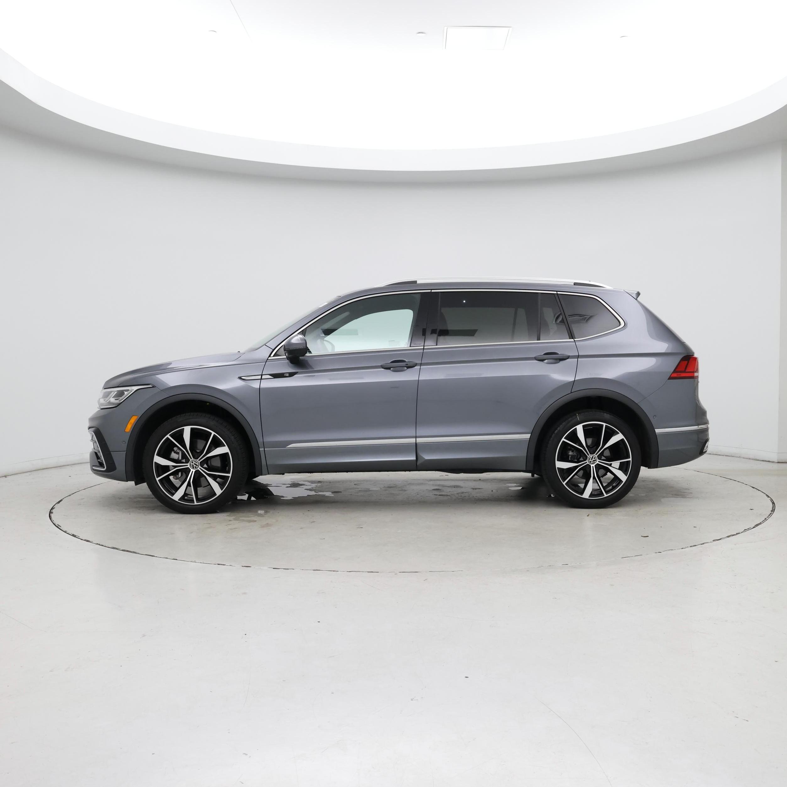 Thumbnail: 2022 Volkswagen Tiguan - 3