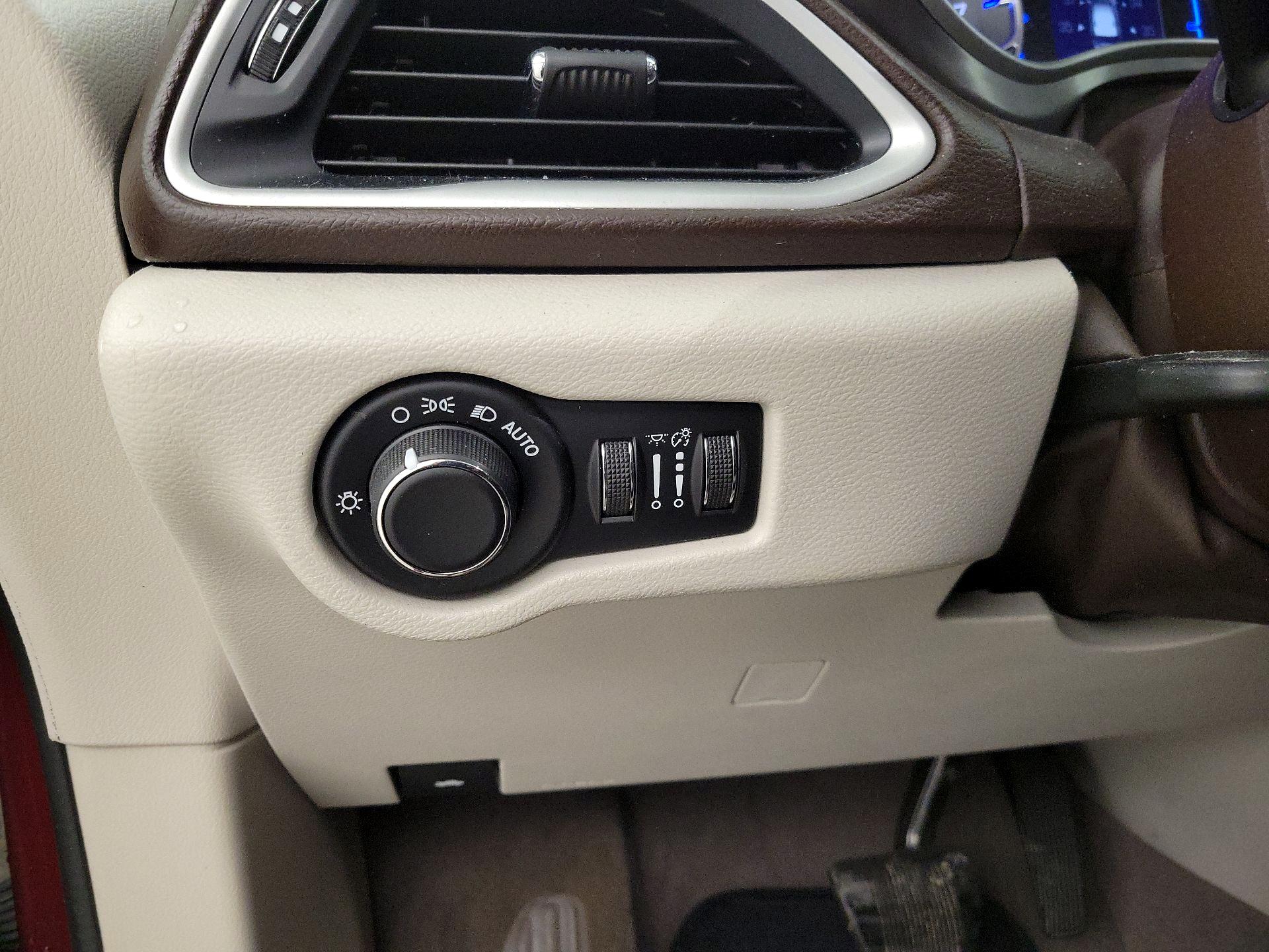 Thumbnail: 2017 Chrysler Pacifica - 13
