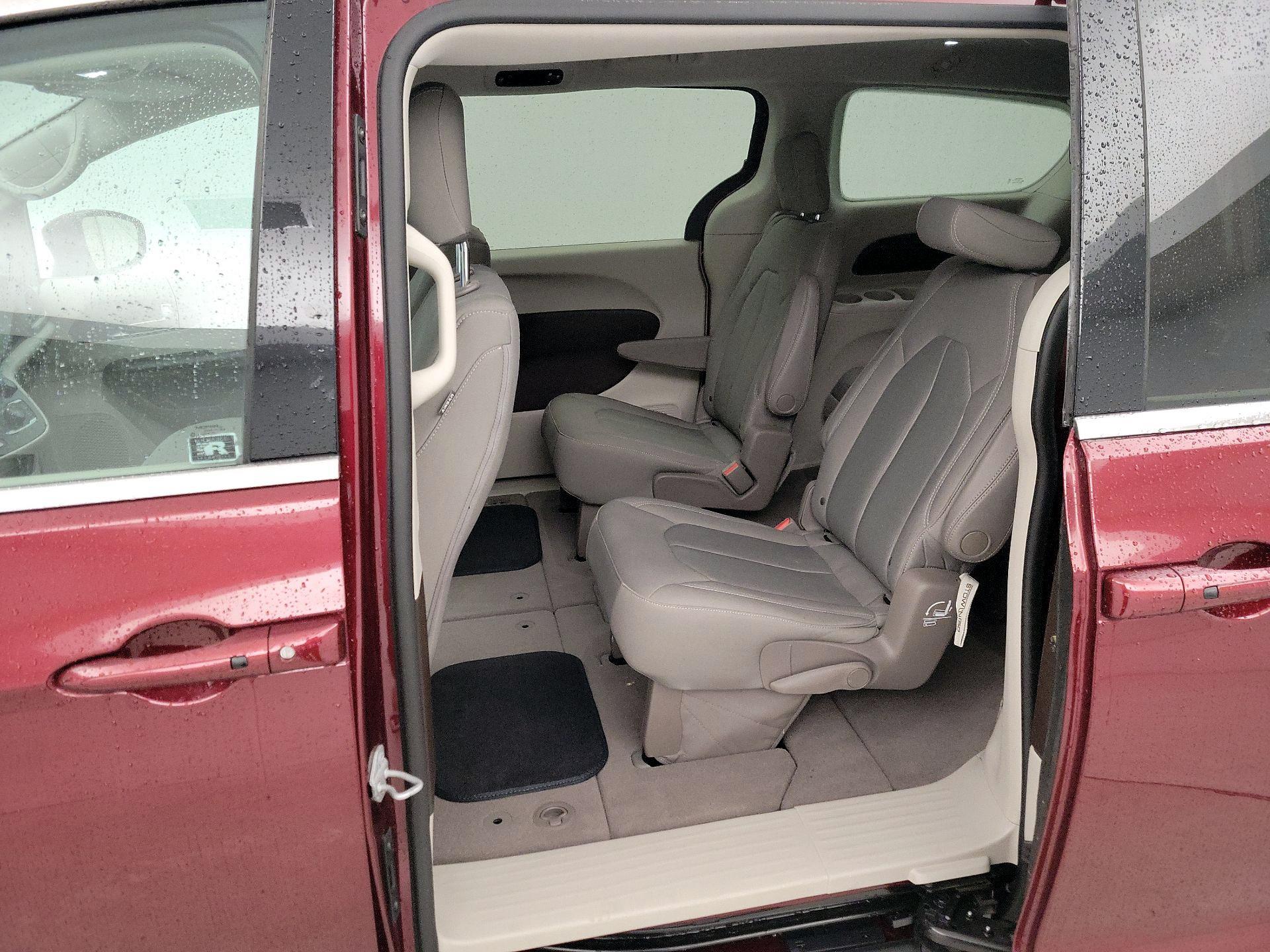 Thumbnail: 2017 Chrysler Pacifica - 19
