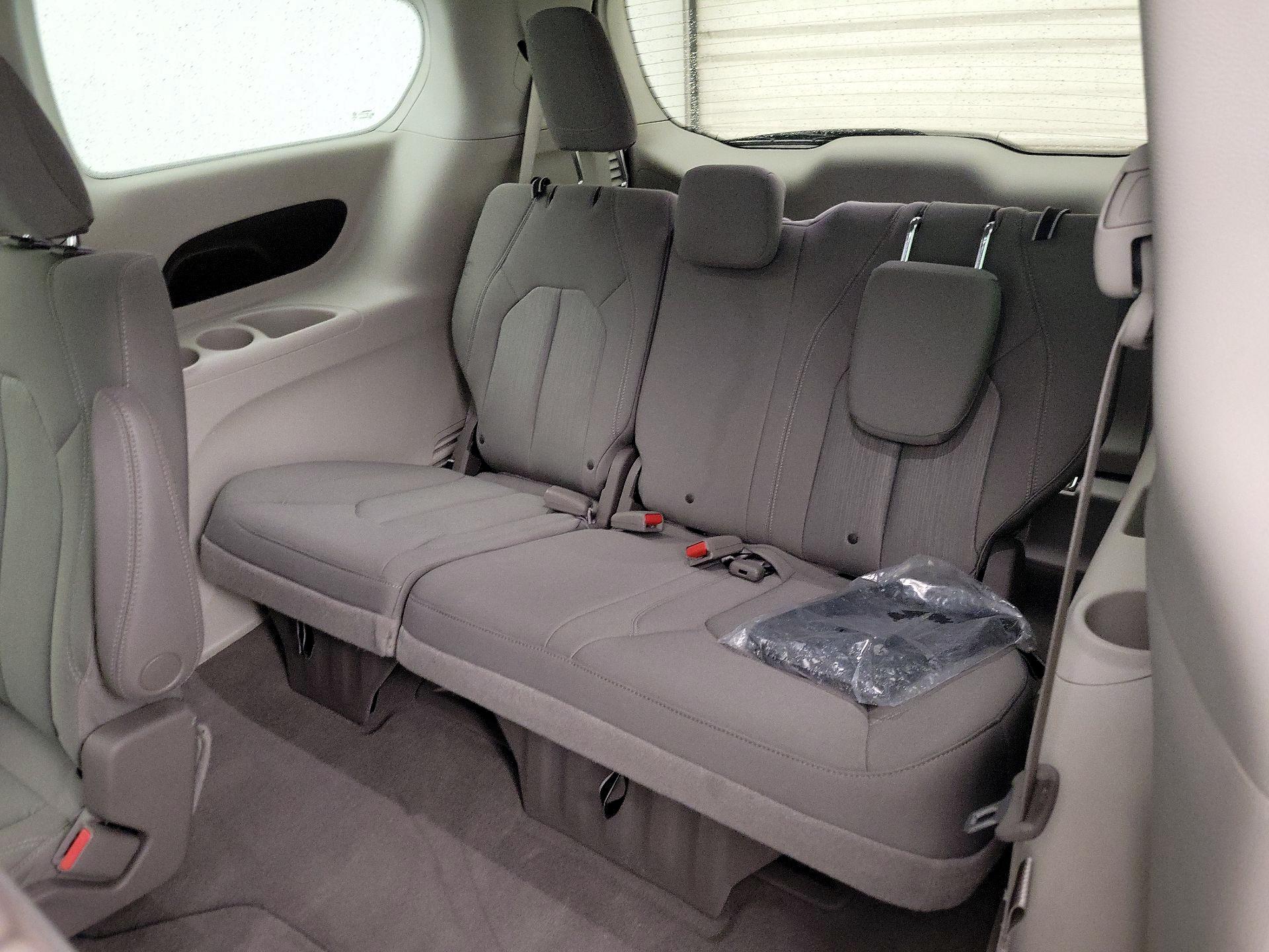 Thumbnail: 2017 Chrysler Pacifica - 20