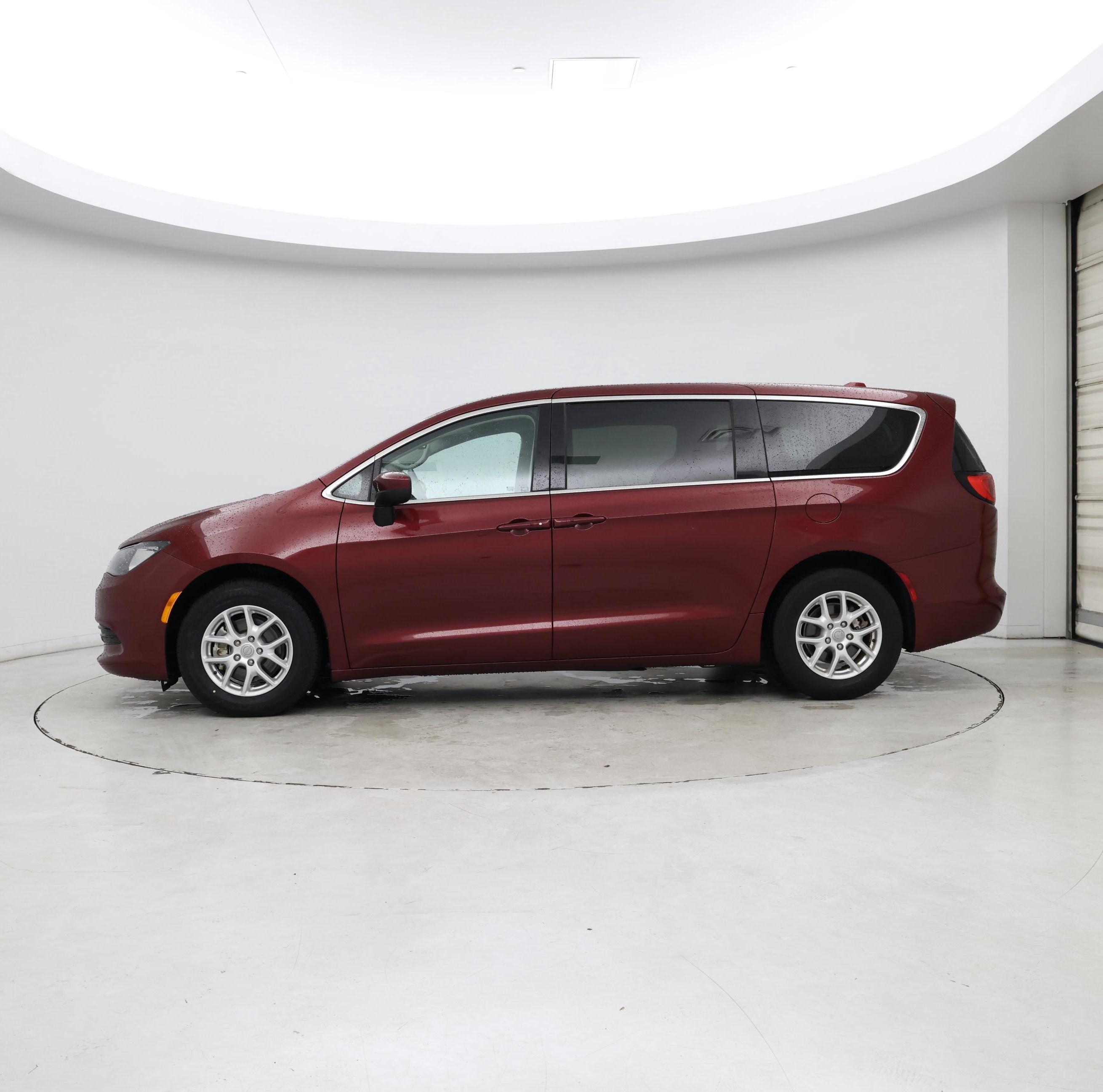 Thumbnail: 2017 Chrysler Pacifica - 3