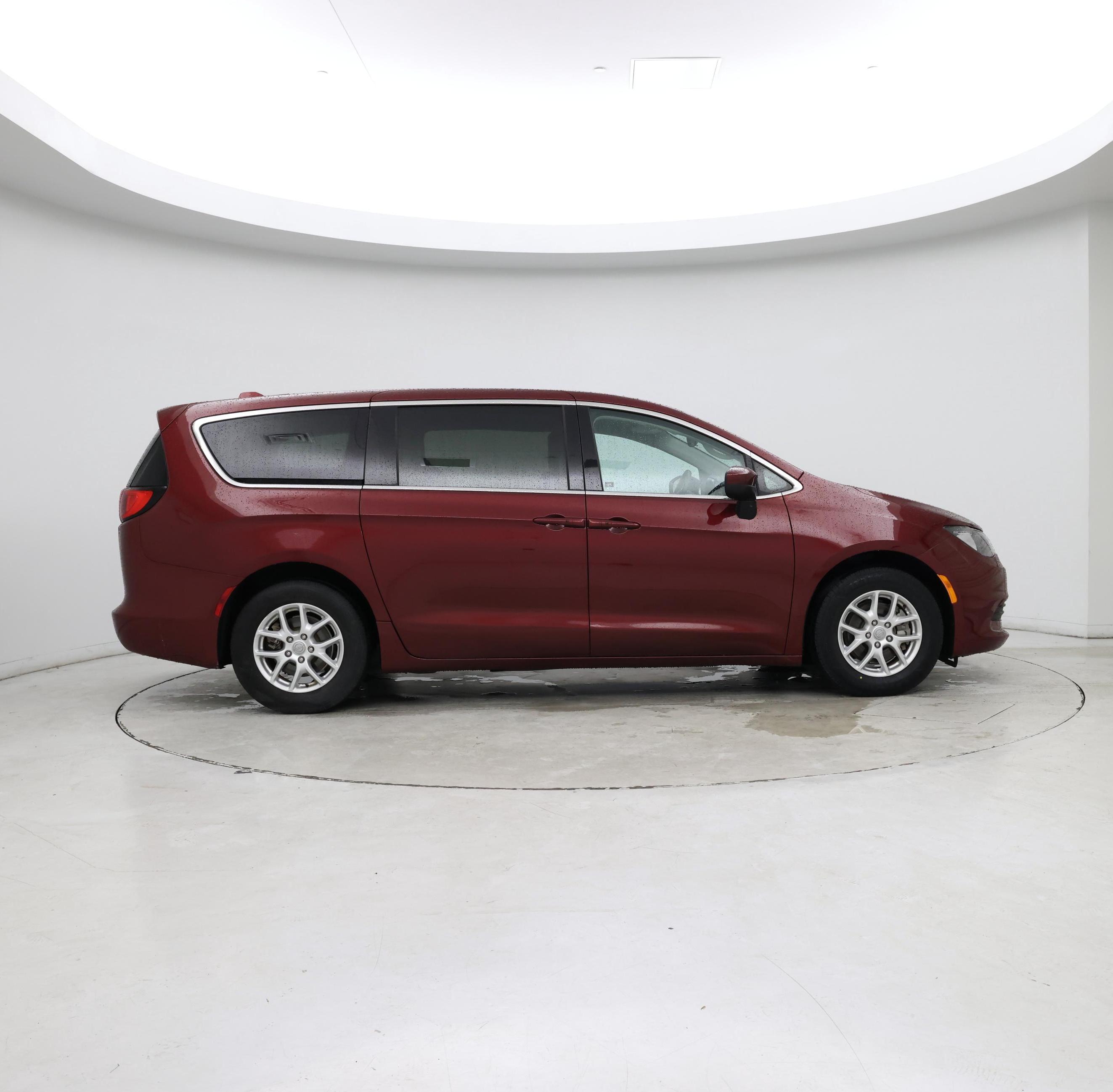Thumbnail: 2017 Chrysler Pacifica - 7