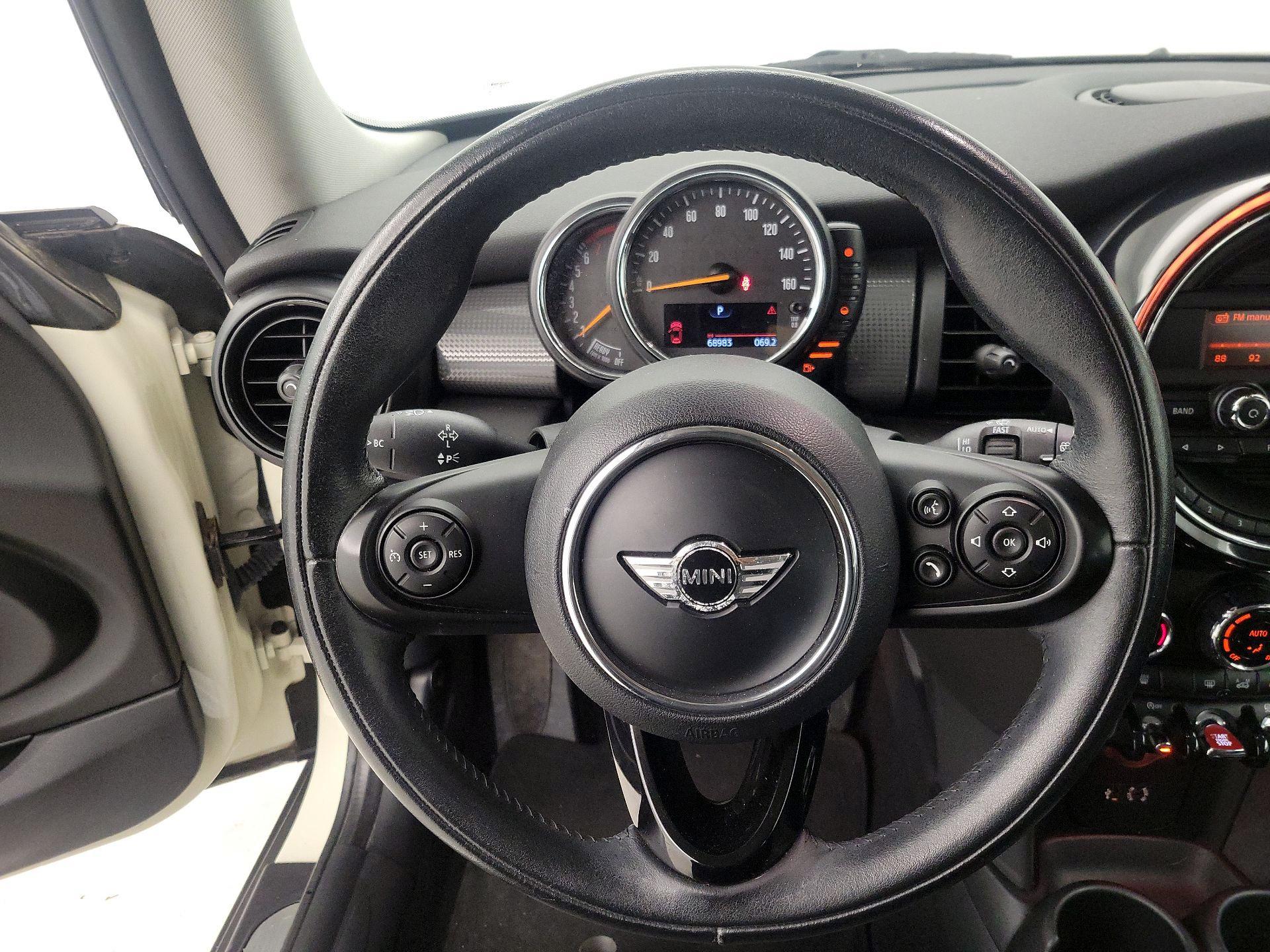 Thumbnail: 2015 MINI Cooper Hardtop - 10