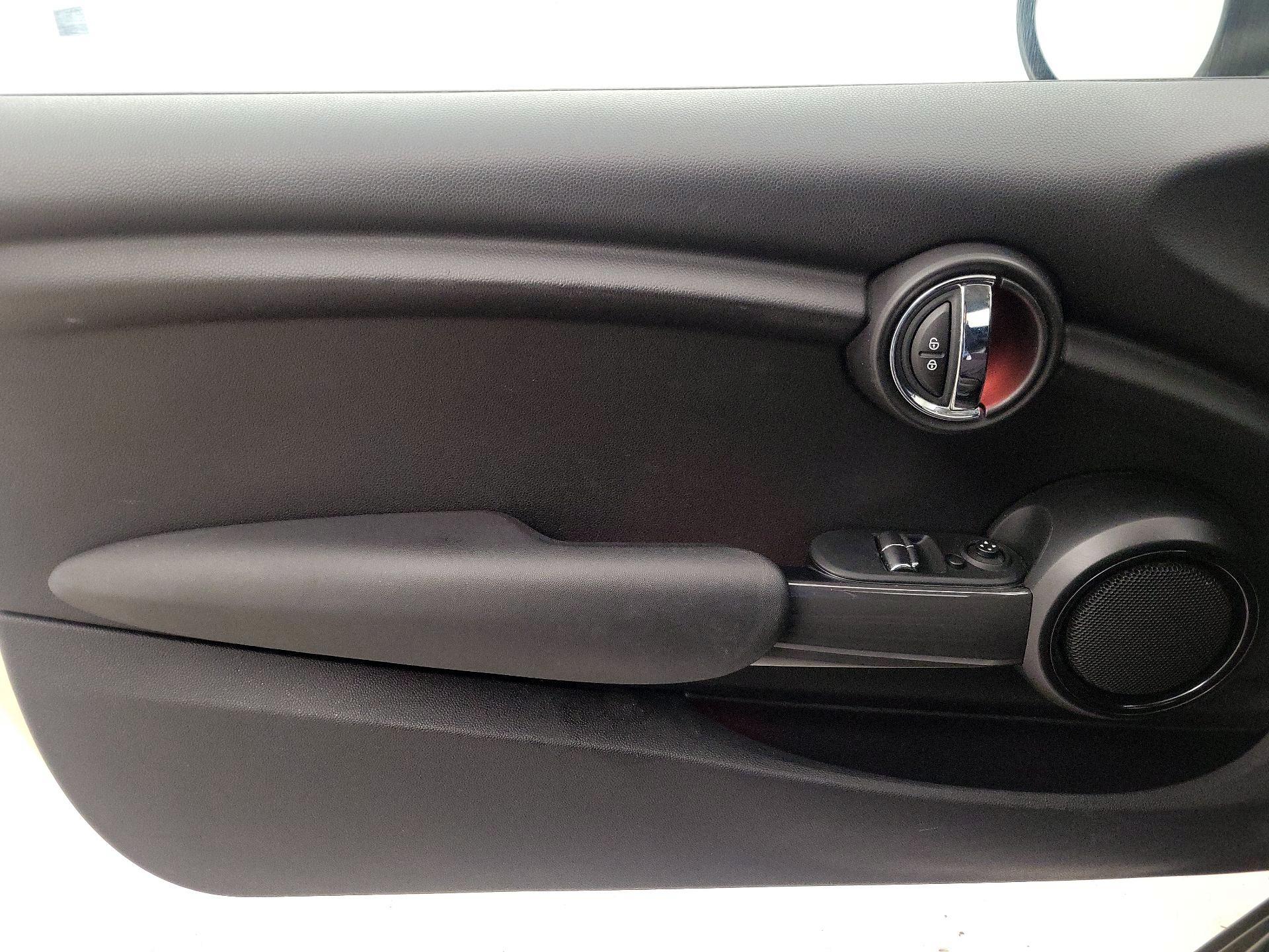 Thumbnail: 2015 MINI Cooper Hardtop - 12