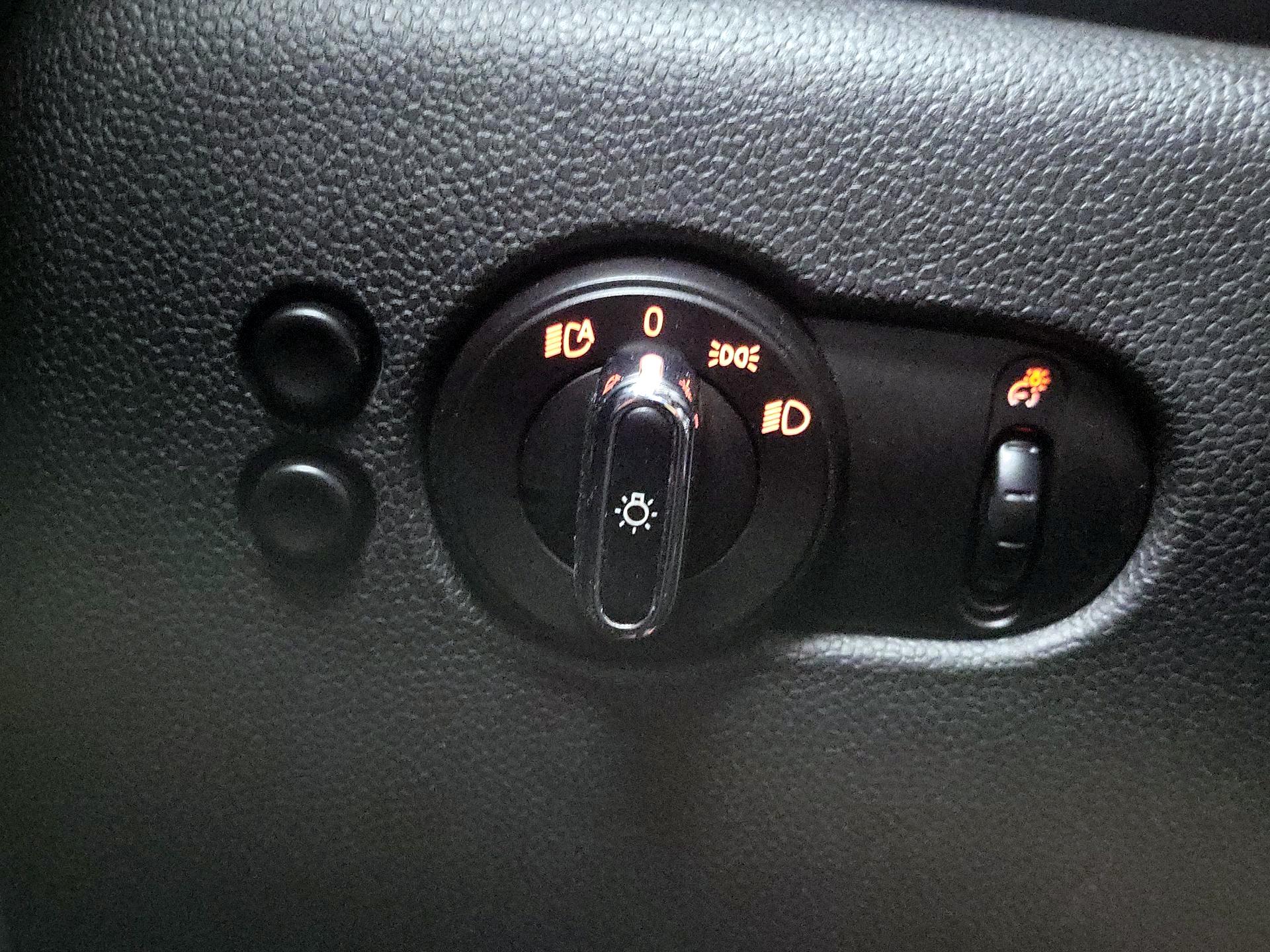 Thumbnail: 2015 MINI Cooper Hardtop - 13