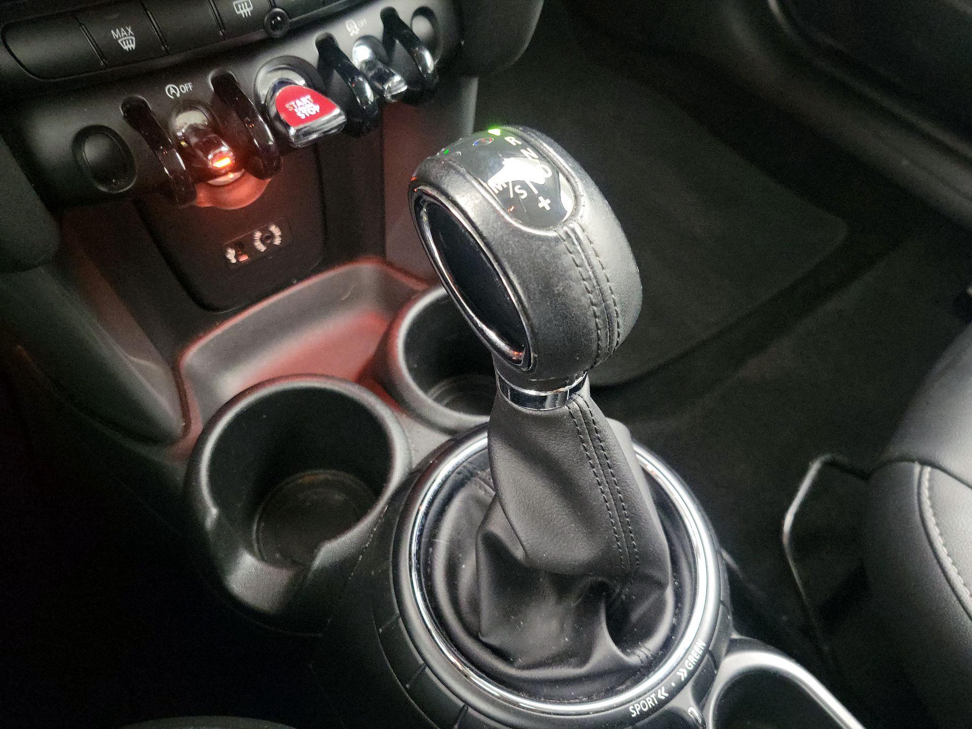 Thumbnail: 2015 MINI Cooper Hardtop - 16