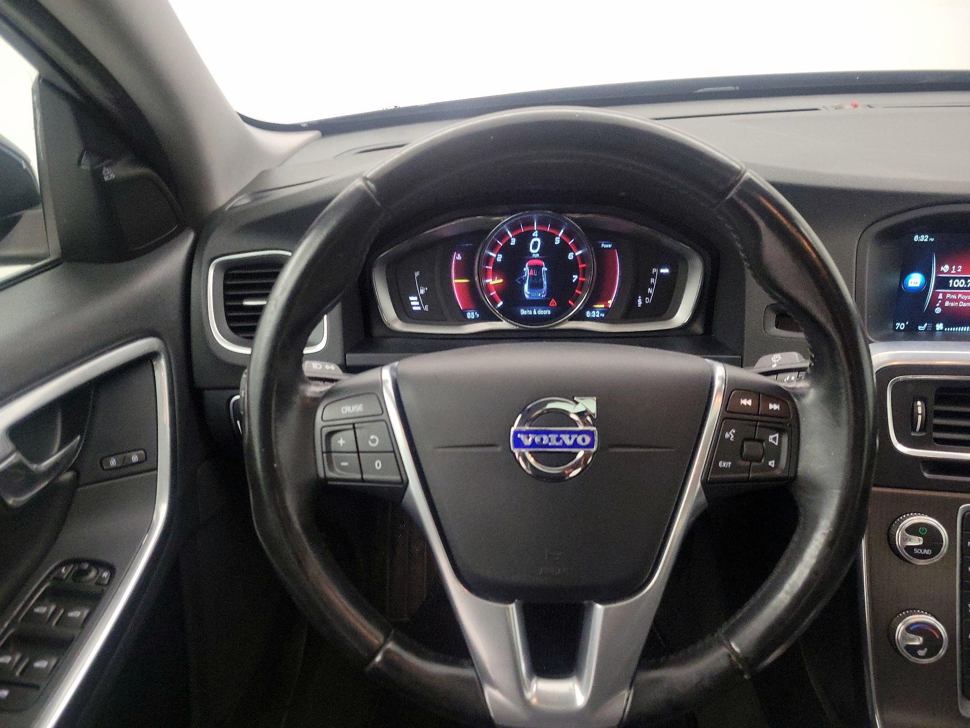 Thumbnail: 2016 Volvo S60 - 10