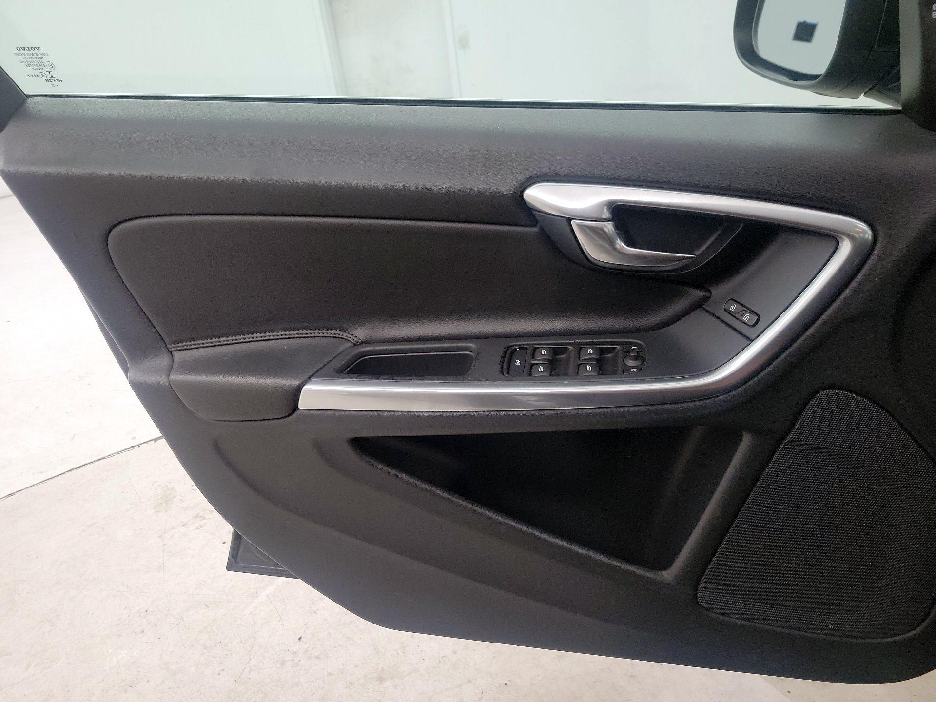 Thumbnail: 2016 Volvo S60 - 12