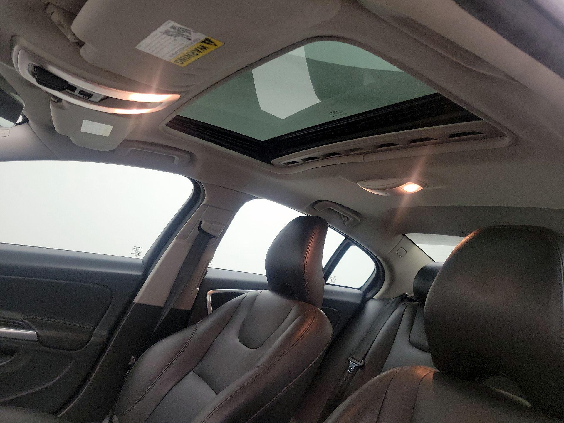 Thumbnail: 2016 Volvo S60 - 17