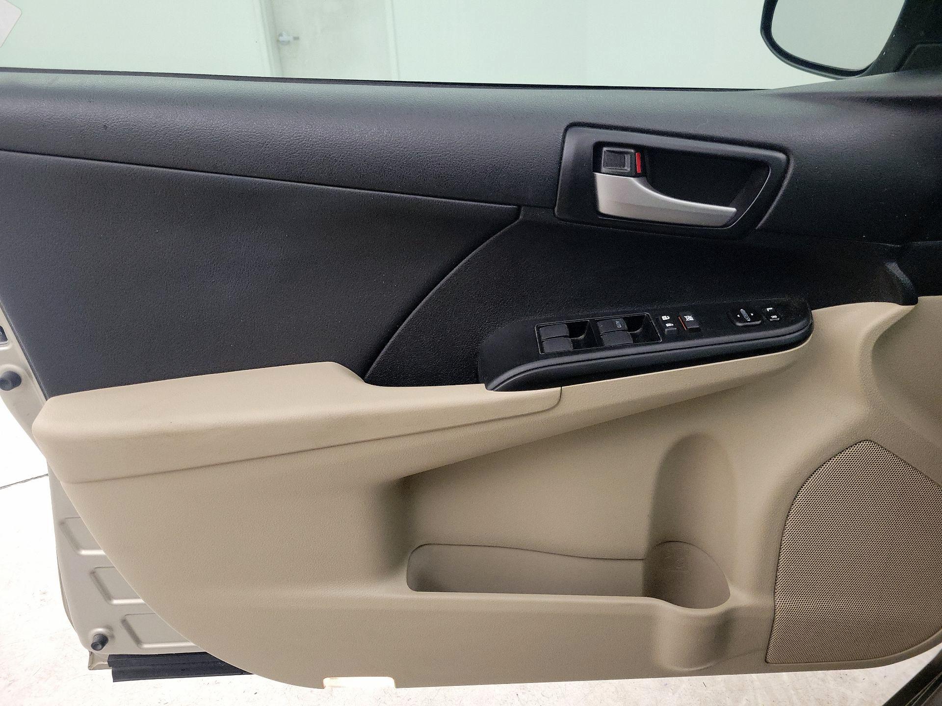 Thumbnail: 2014 Toyota Camry - 12