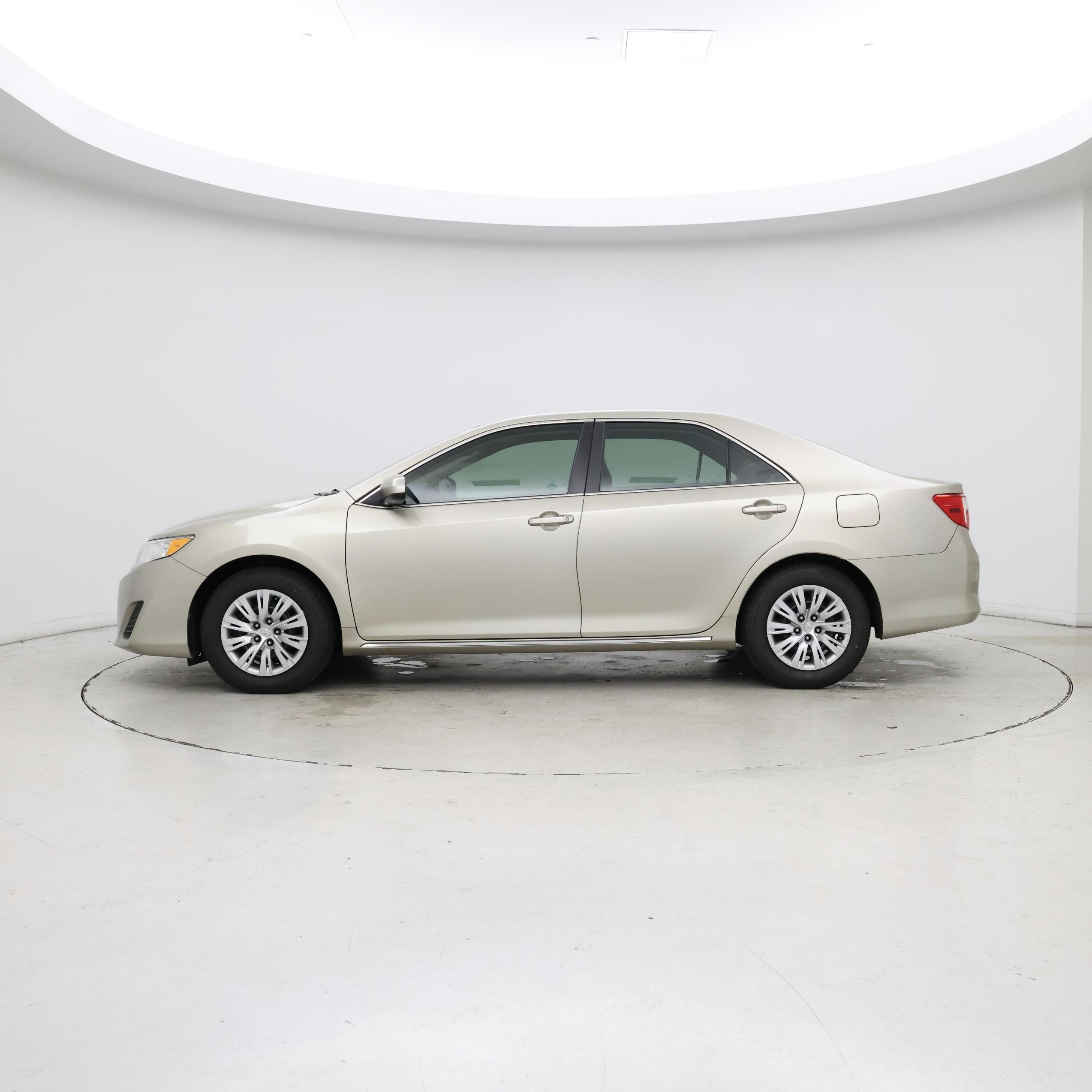 Thumbnail: 2014 Toyota Camry - 3
