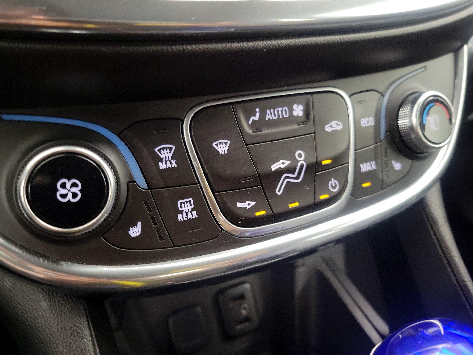 Thumbnail: 2016 Chevrolet Volt - 17