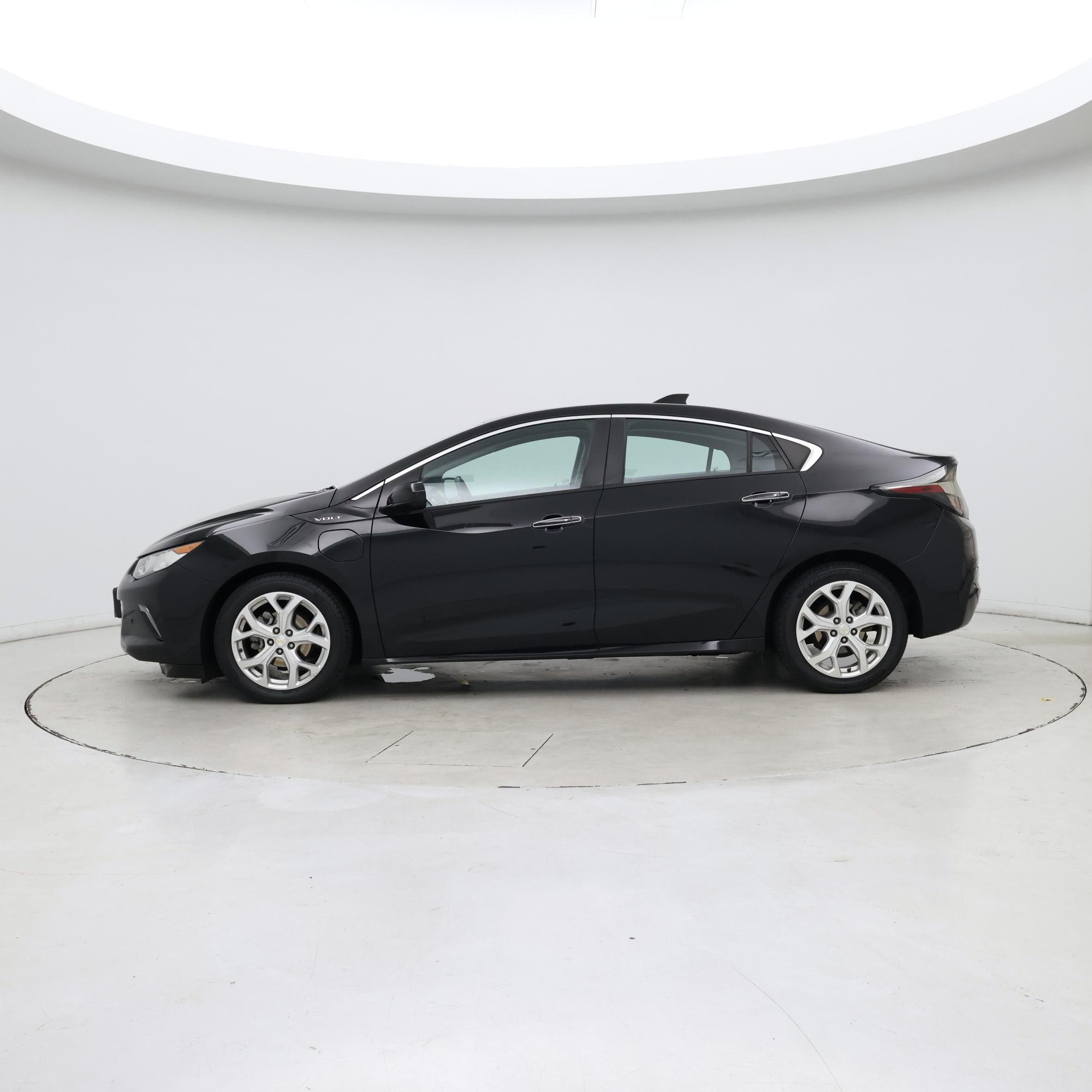 Thumbnail: 2016 Chevrolet Volt - 3