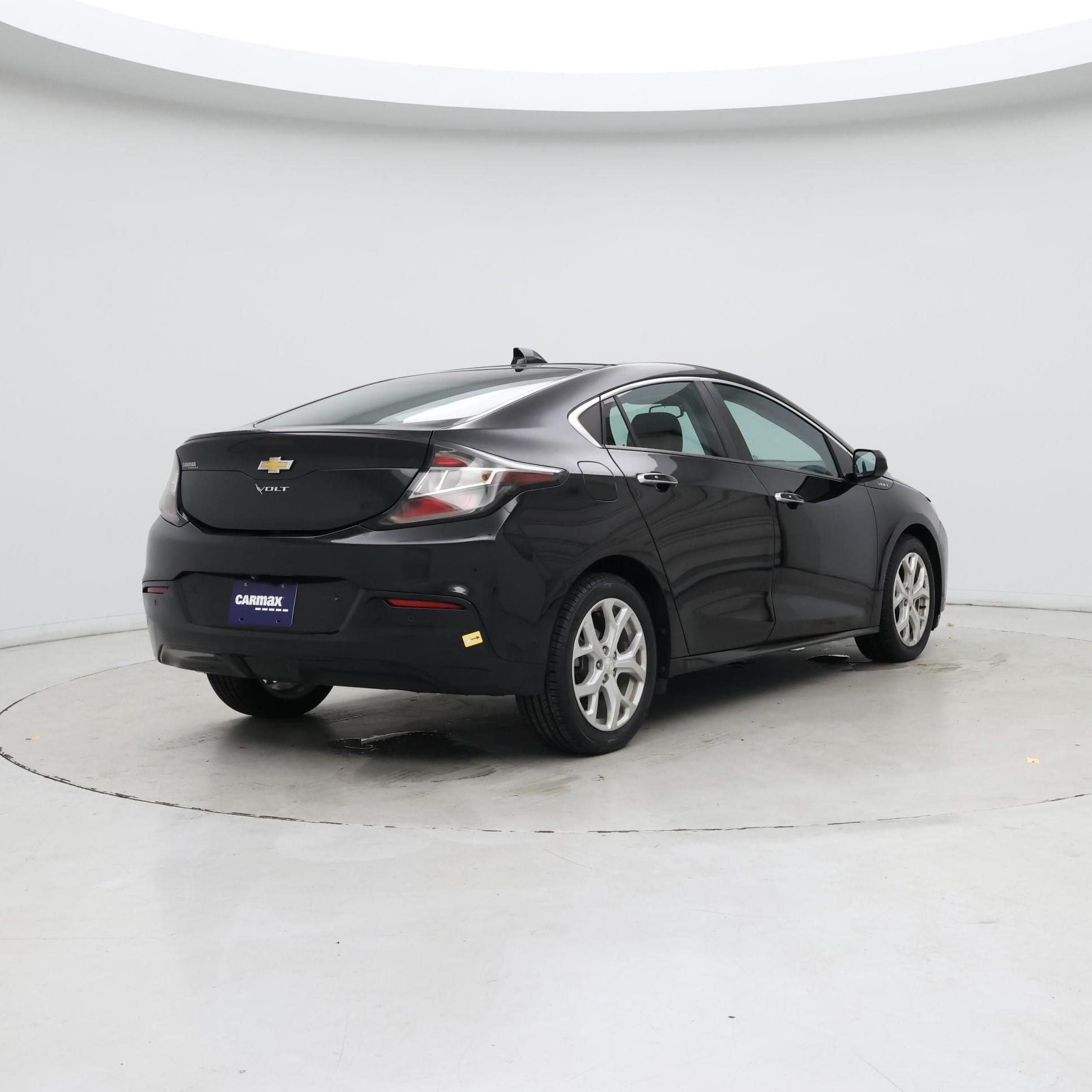 Thumbnail: 2016 Chevrolet Volt - 8