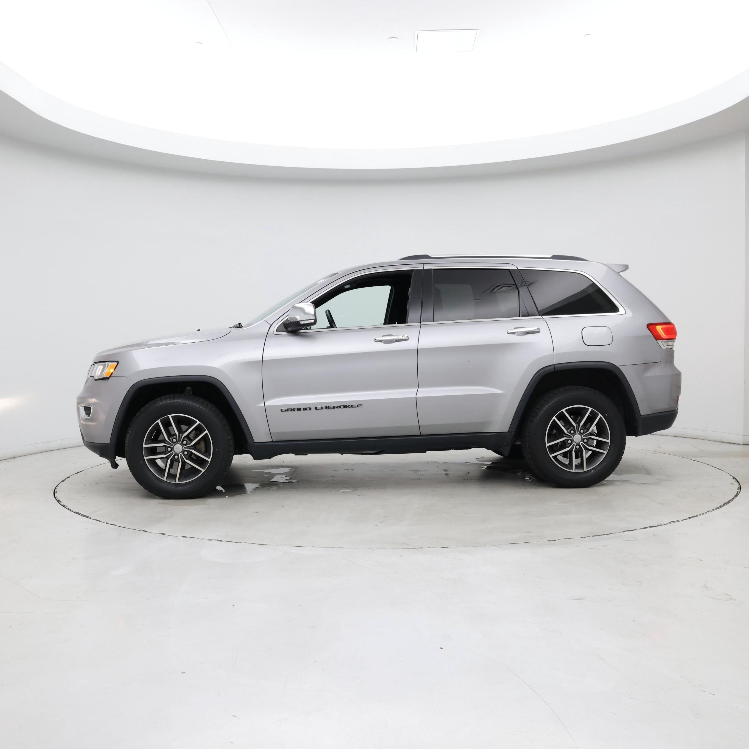 Thumbnail: 2017 Jeep Grand Cherokee - 3