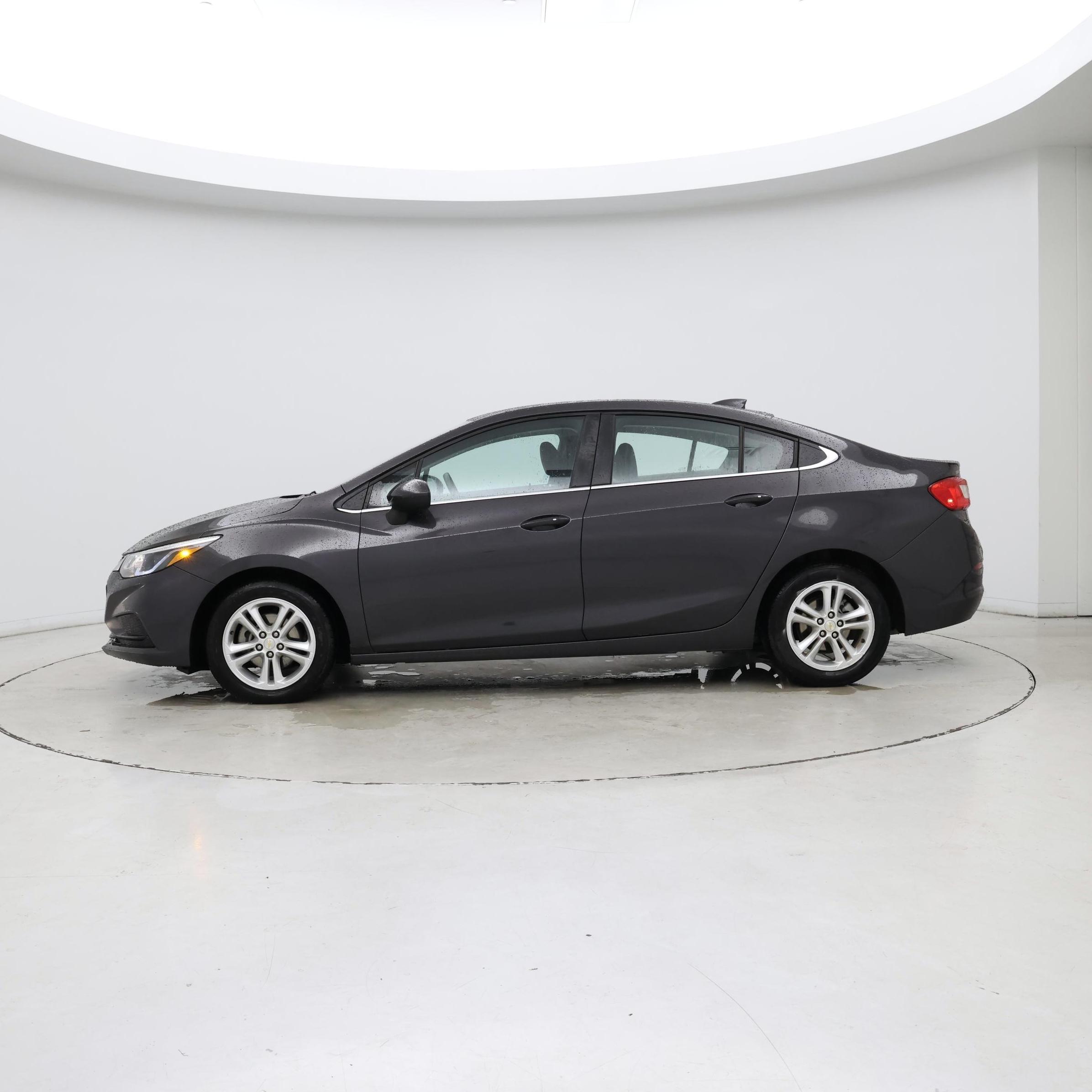 Thumbnail: 2017 Chevrolet Cruze - 3
