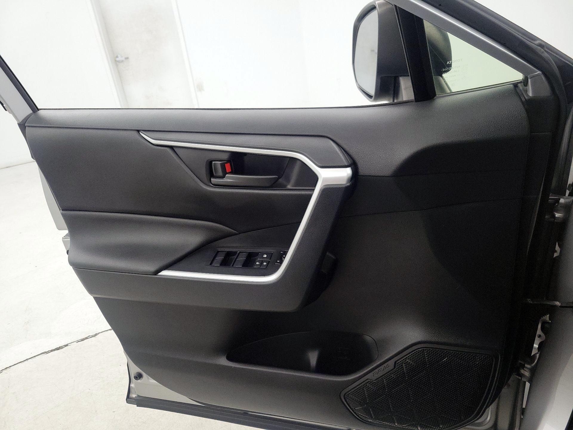 Thumbnail: 2019 Toyota RAV4 - 12